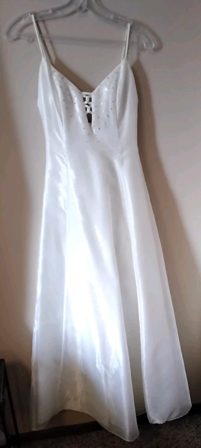 Vintage Gunne Sax Jessica McClintock White Gown w/ Rhinestones On Bodice Size 1