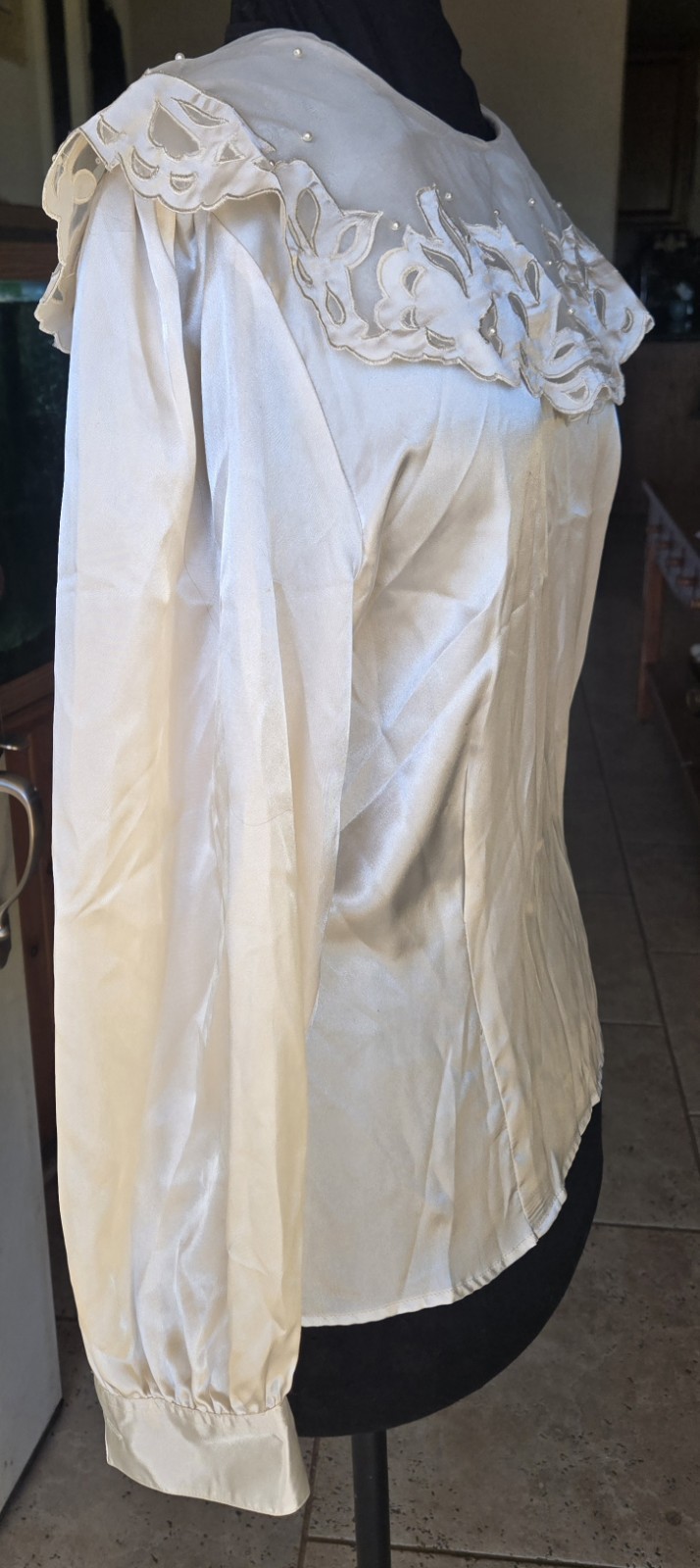 1980s LAURA AND JAYNE Poly Blouse Victorian Lace Embroidered Pearl Collar Sz 16