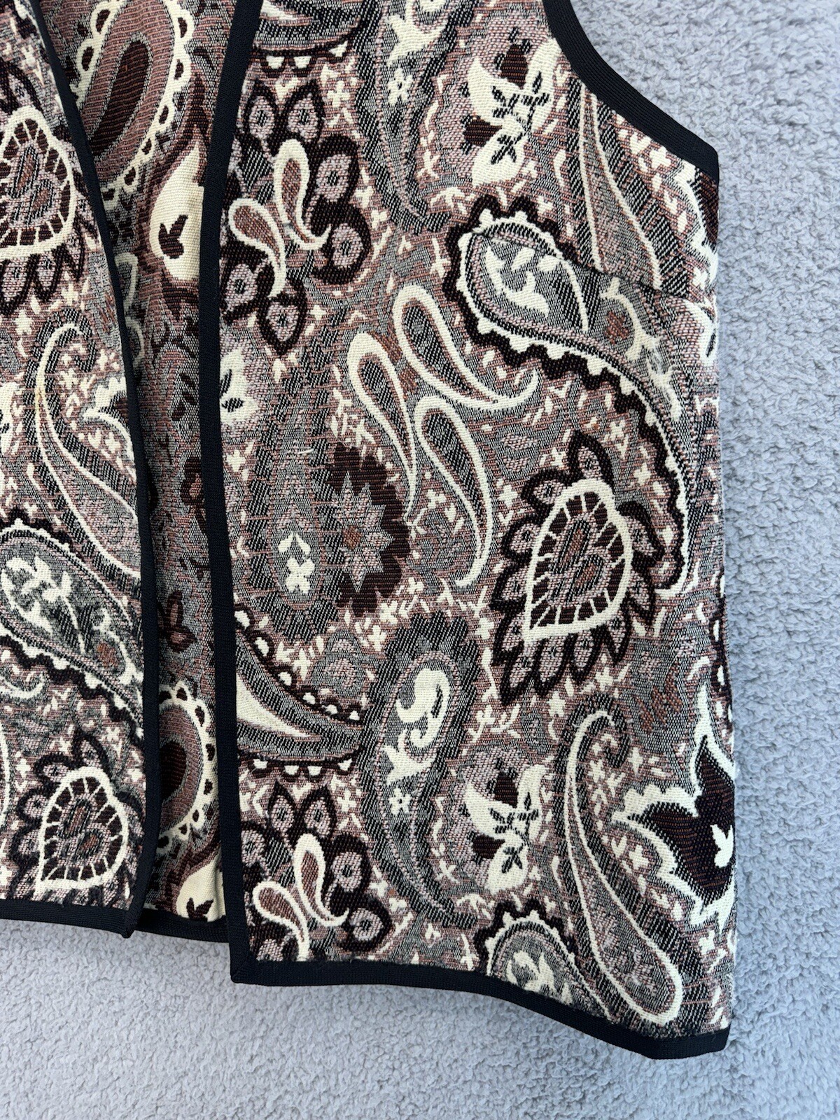 Mr.Alex Alex Colman Inc Tapestry Open Sleeveless Vest 27”H X 22”W