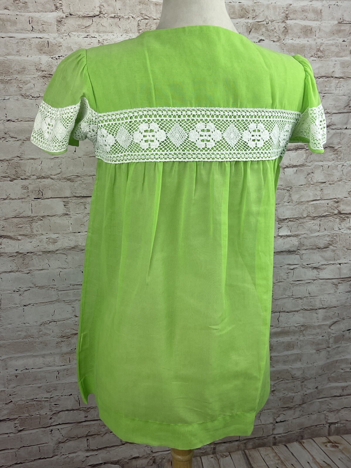 Vintage Sheer Lime Green Smock Shirt/ Dress Lace Pockets Button Front S CUTE!