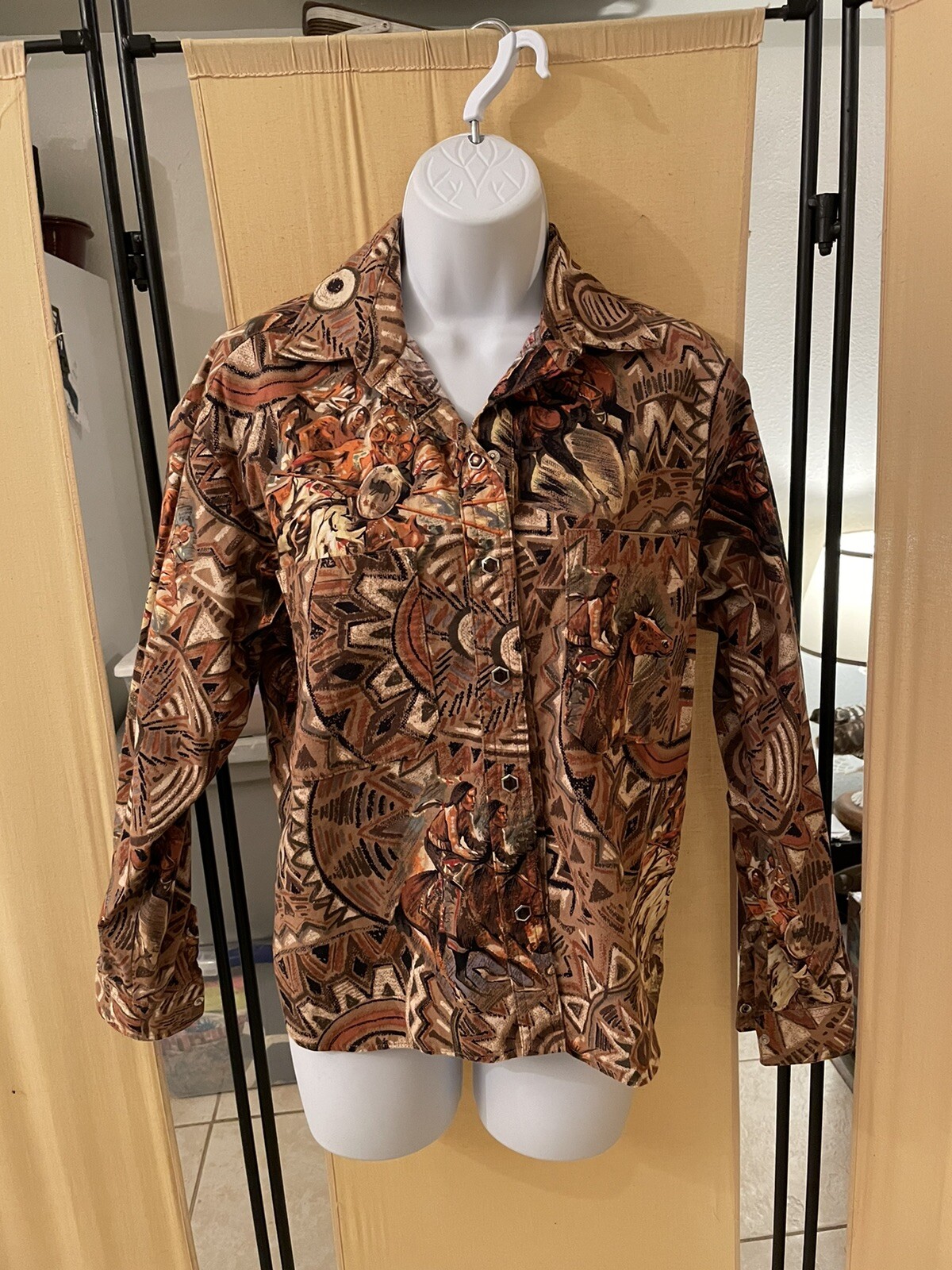 Vintage Unbranded (Handmade?) Native American Womens Button Up Collared Shirt