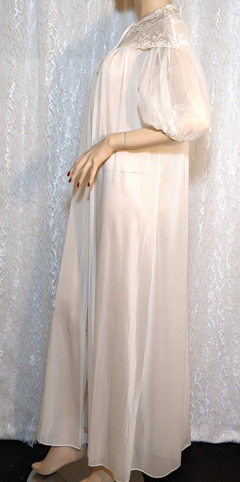 Vintage 1950s Vanity Fair ELEGANT Chantilly Lace Dressing Gown Peignoir Robe 34