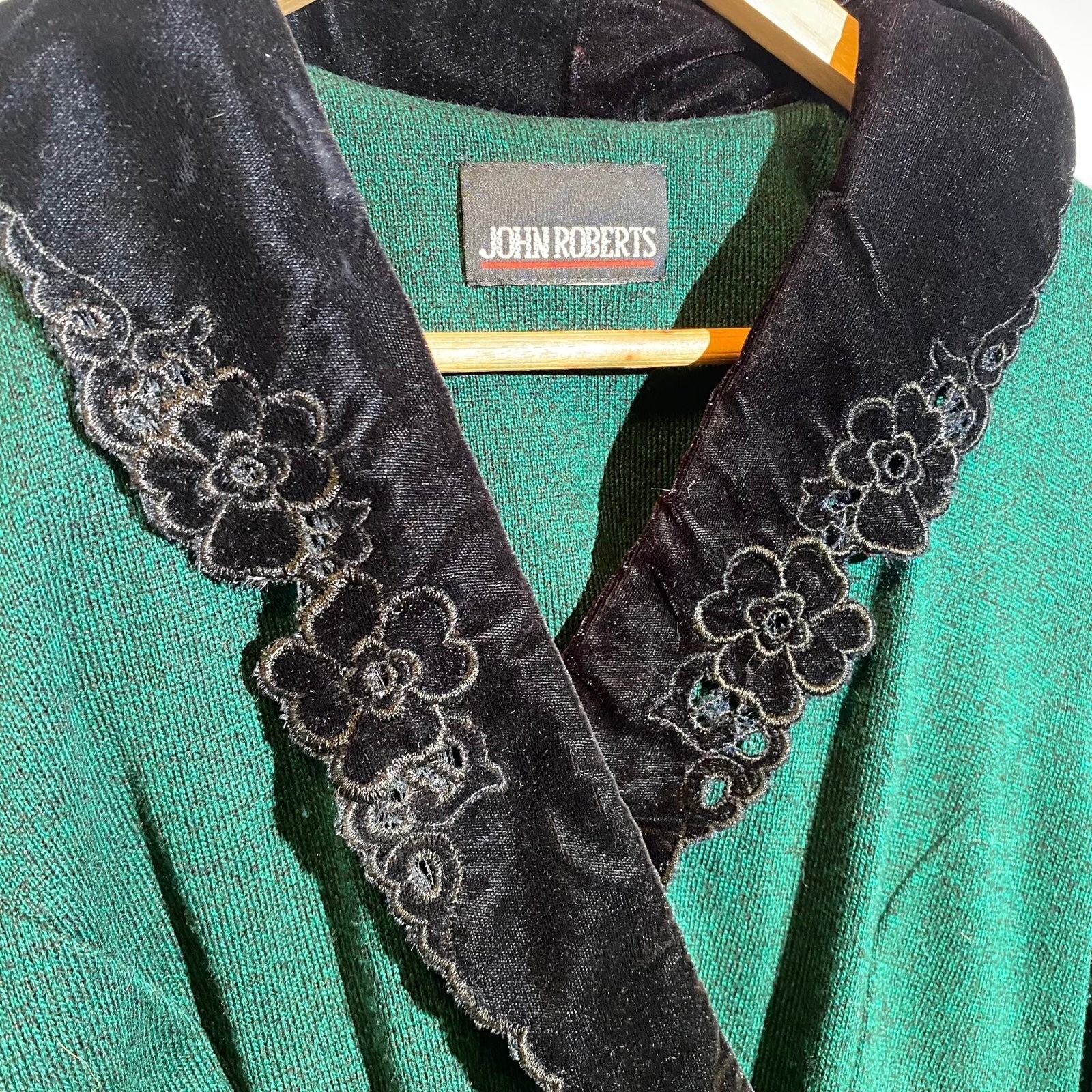 Vintage John Roberts Long Sleeve Green Dress w/ Floral Black Velvet Collar