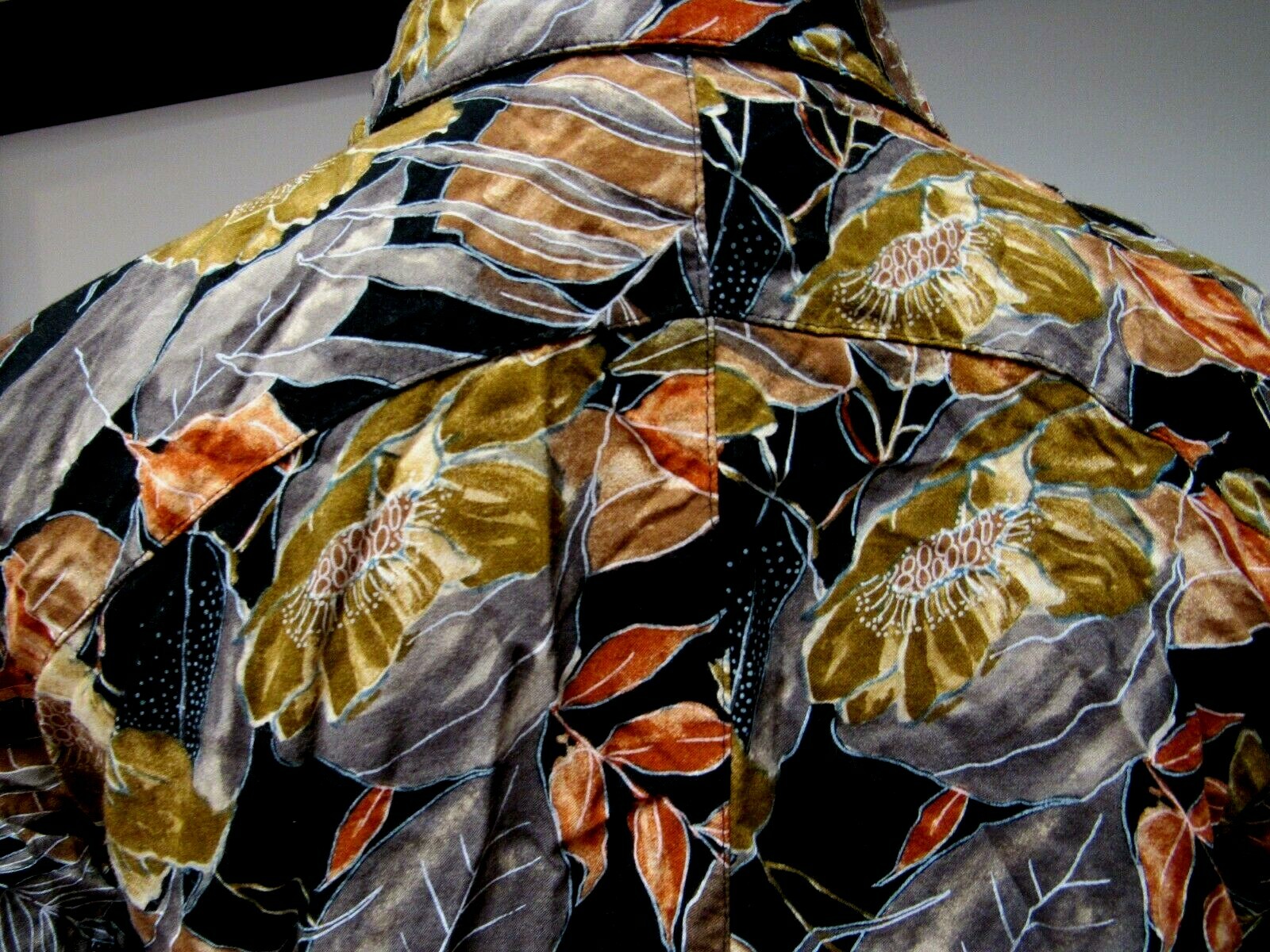 VTG OUTBACK RED Blouse Top Enamel Buttons Floral Black Tobacco Taupe Brown M EU