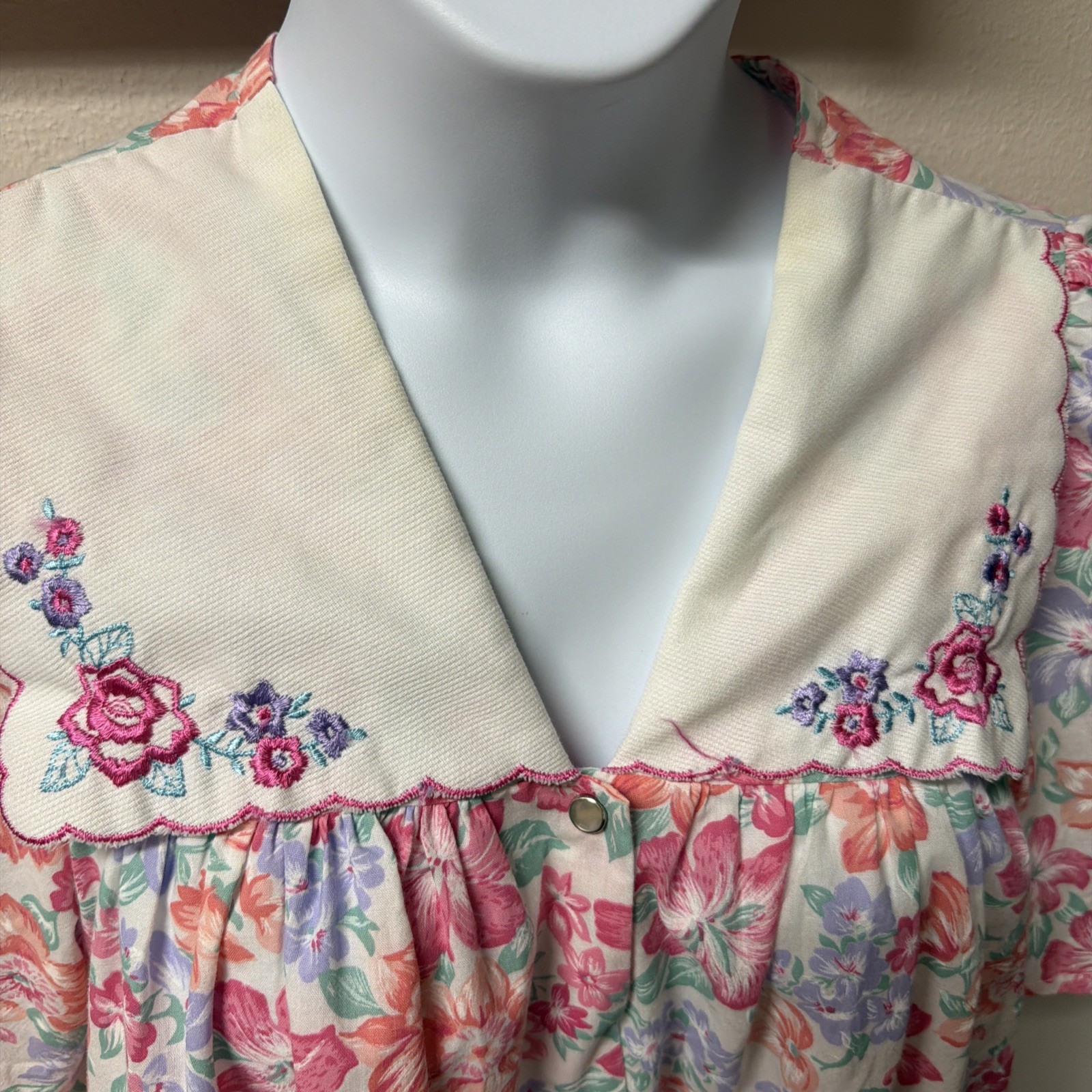 Vtg Comfort Coat House Coat Dress Snap Embroidered Pockets Cottage Core Sz L