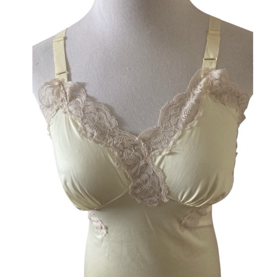 Vintage Baronet Lingerie Short Slip Dress 1960s Glamour Yellow Nude Lace 32