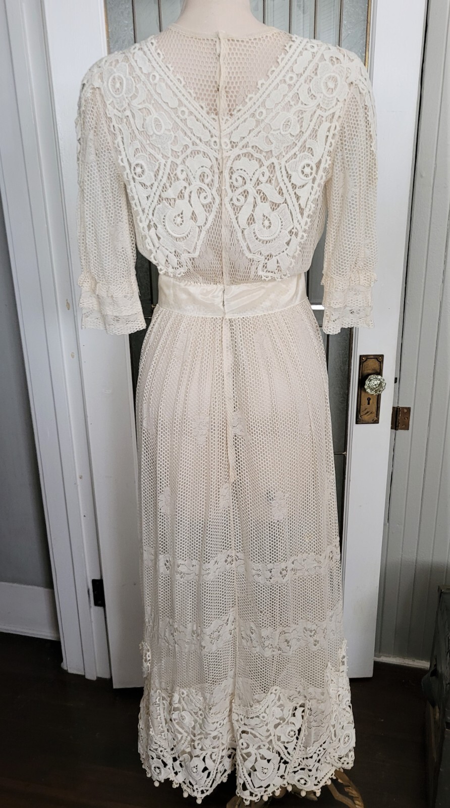 ANTIQUE EDWARDIAN IVORY WOVEN MESH NET DRESS ORNATE IRISH CROCHET WORK BOBINET