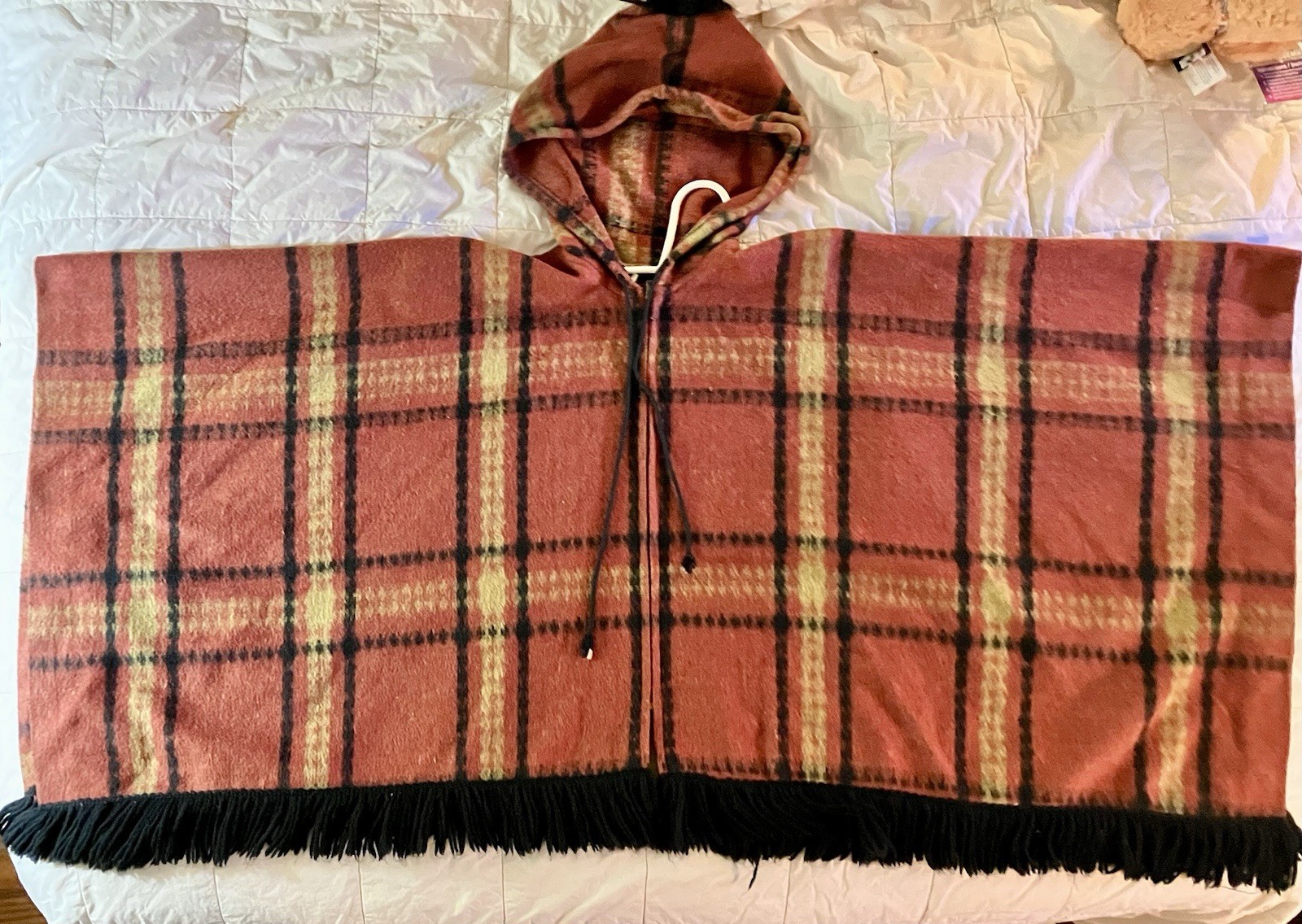 Vtg. XL Womens Queen of the Capes,Country Place Heavy Plaid Cape Hooded Poncho