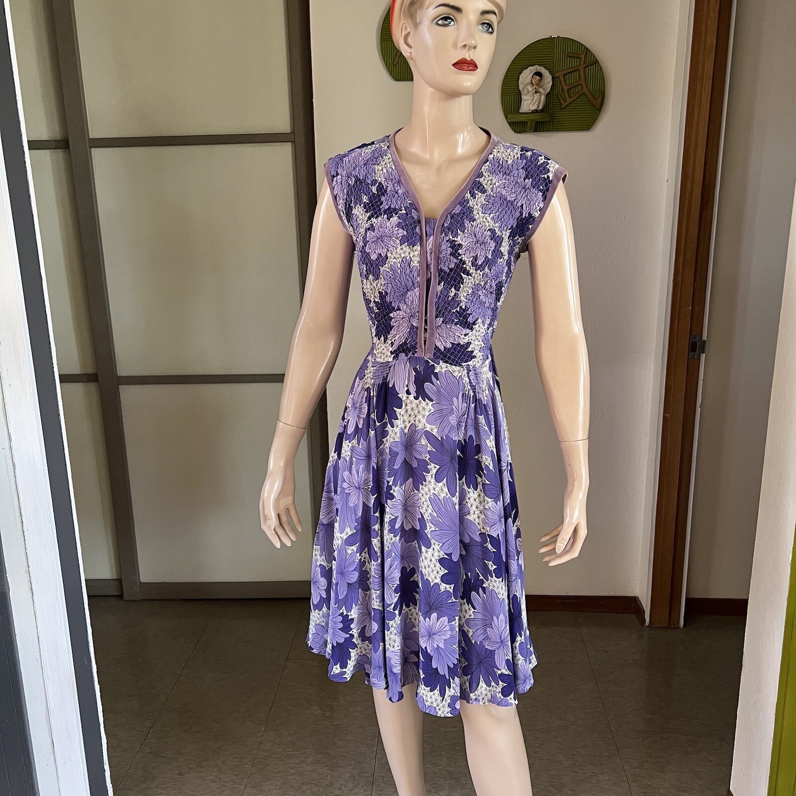 1950s Vintage Cold Rayon Floral Dress With A Quilted Bodice 26-27W