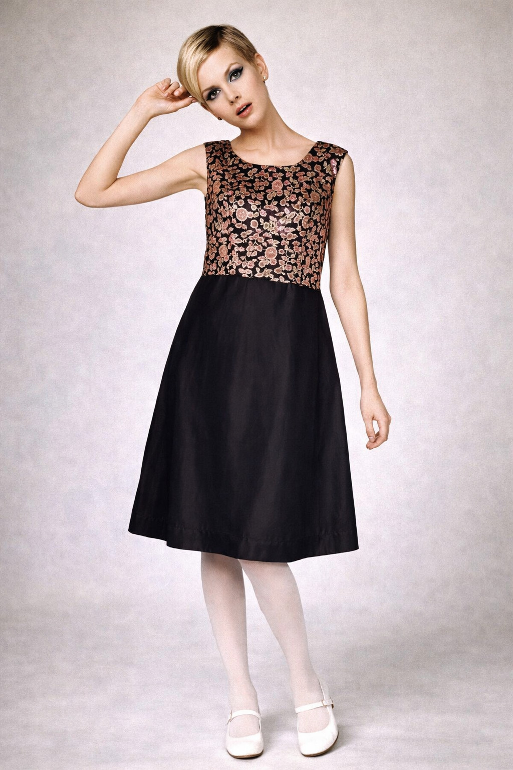 Vintage 1960s Brocade A-Line Dress | Gold Lurex | Twiggy Style | 38-40 ✨