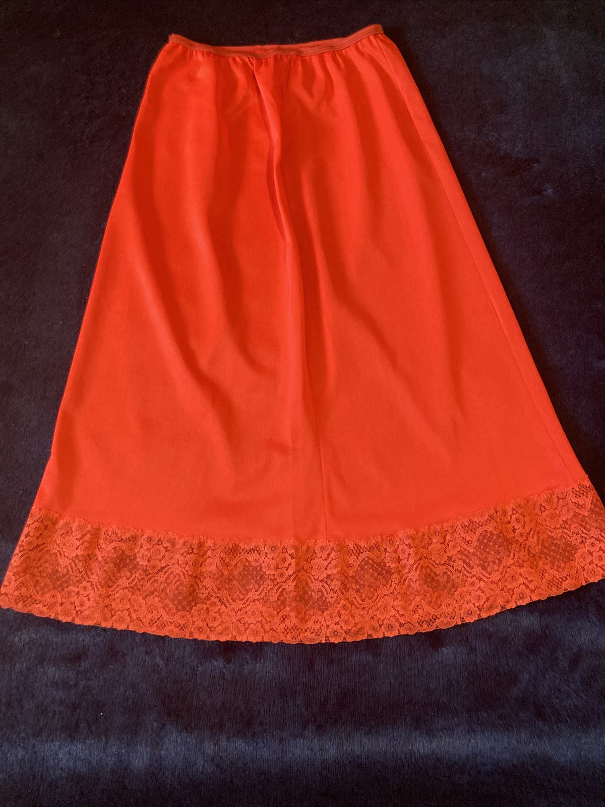 VTG Chic Lingerie Co. Half Slip Red Silky Nylon & Lace szM Nighty