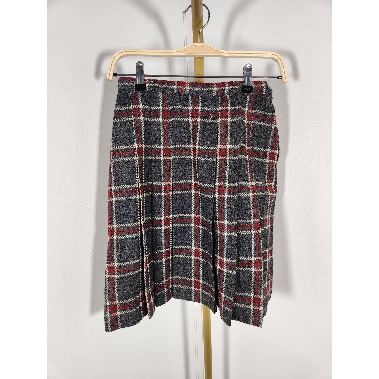 Vintage 1960s Four Corners Gray Red Wool Plaid Pleated Skirt Size 9 Union Tag