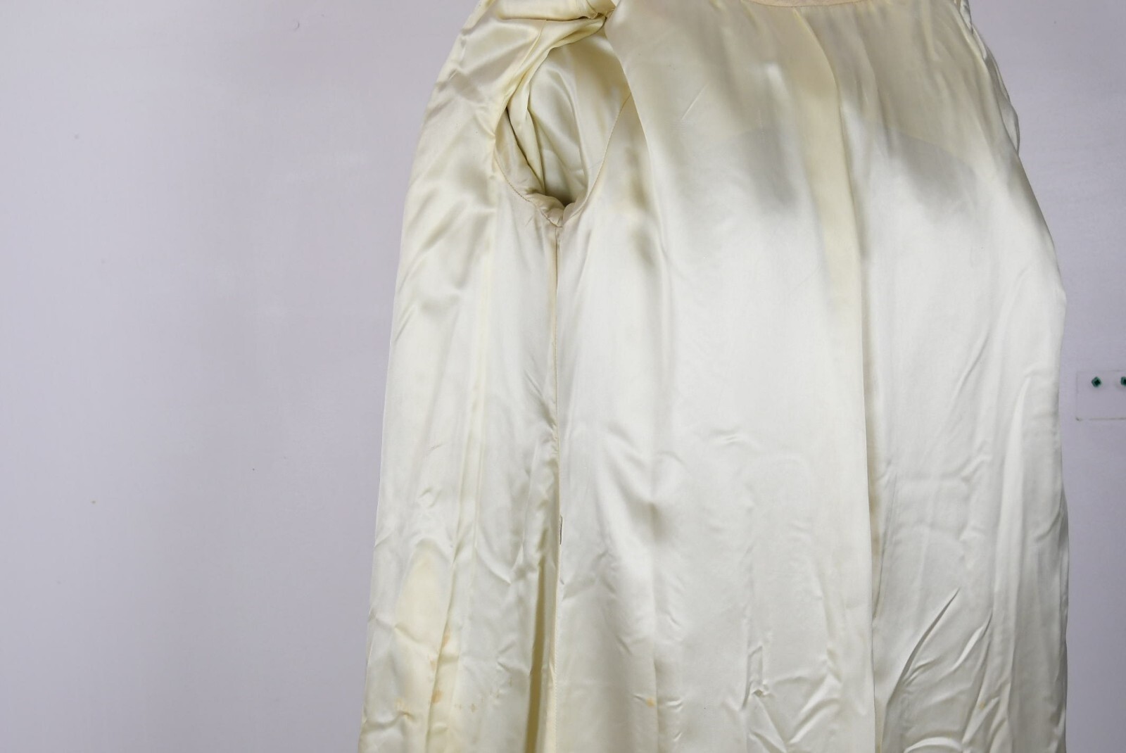 Vintage 1940s Style Great Over Car Coat Tan Beige Cream Belt Princess Seam Peek
