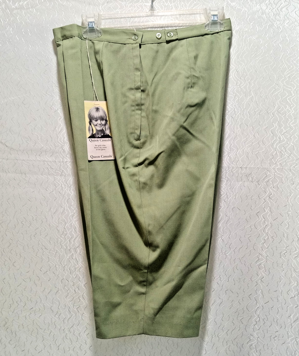 70s Queen Casuals Bermuda Shorts NWT Sage Green Clam Digger Knee Pants Capri 18