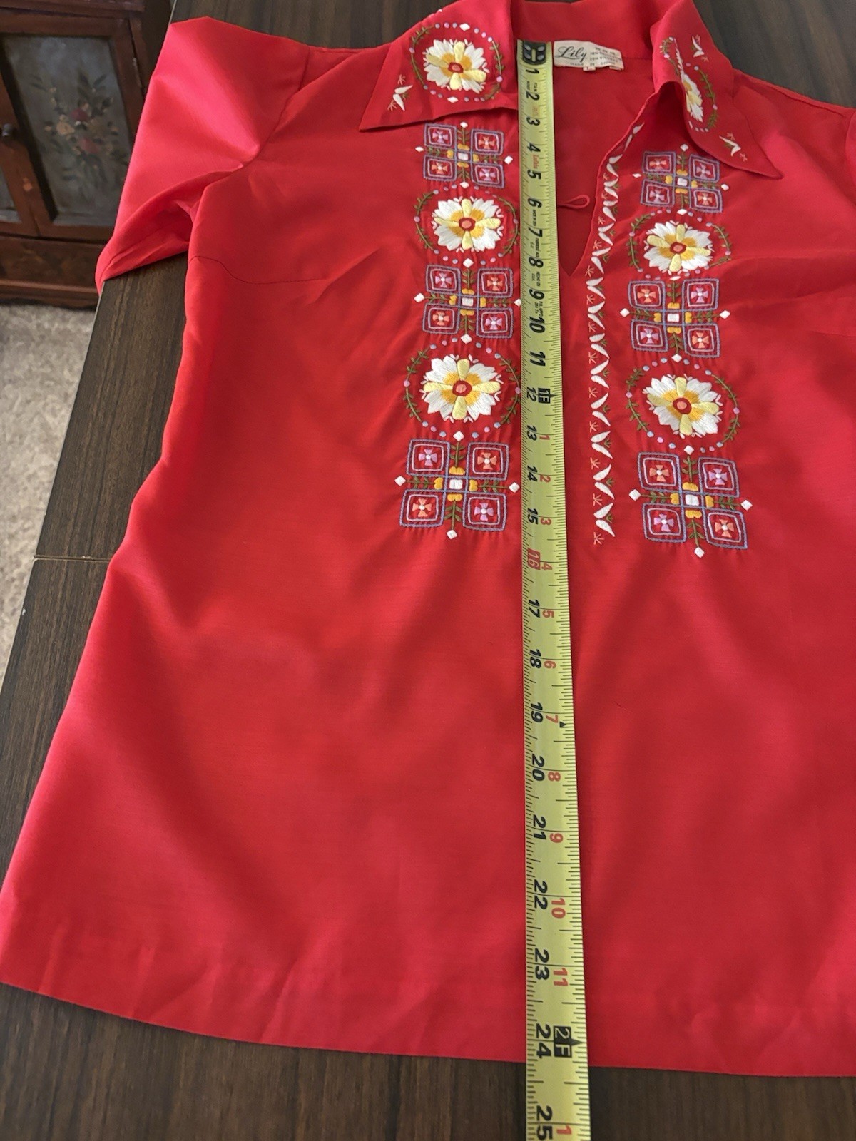 Vintage Lily Retro 70’s Women’s Floral Embroidered Red Blouse Size L Daisies