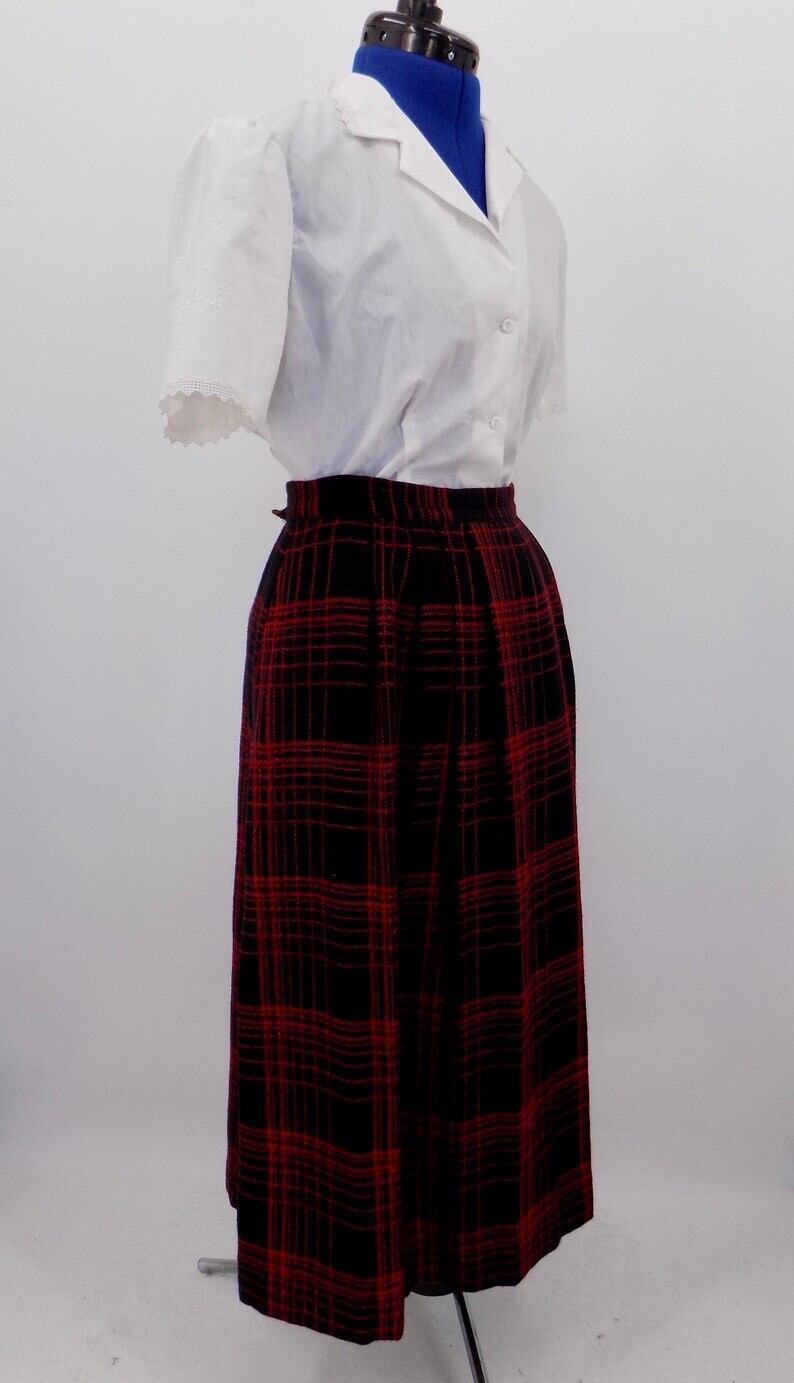Vintage 1970s Does 1950s Black & Red Check/Plaid Wool A-Line Skirt W29