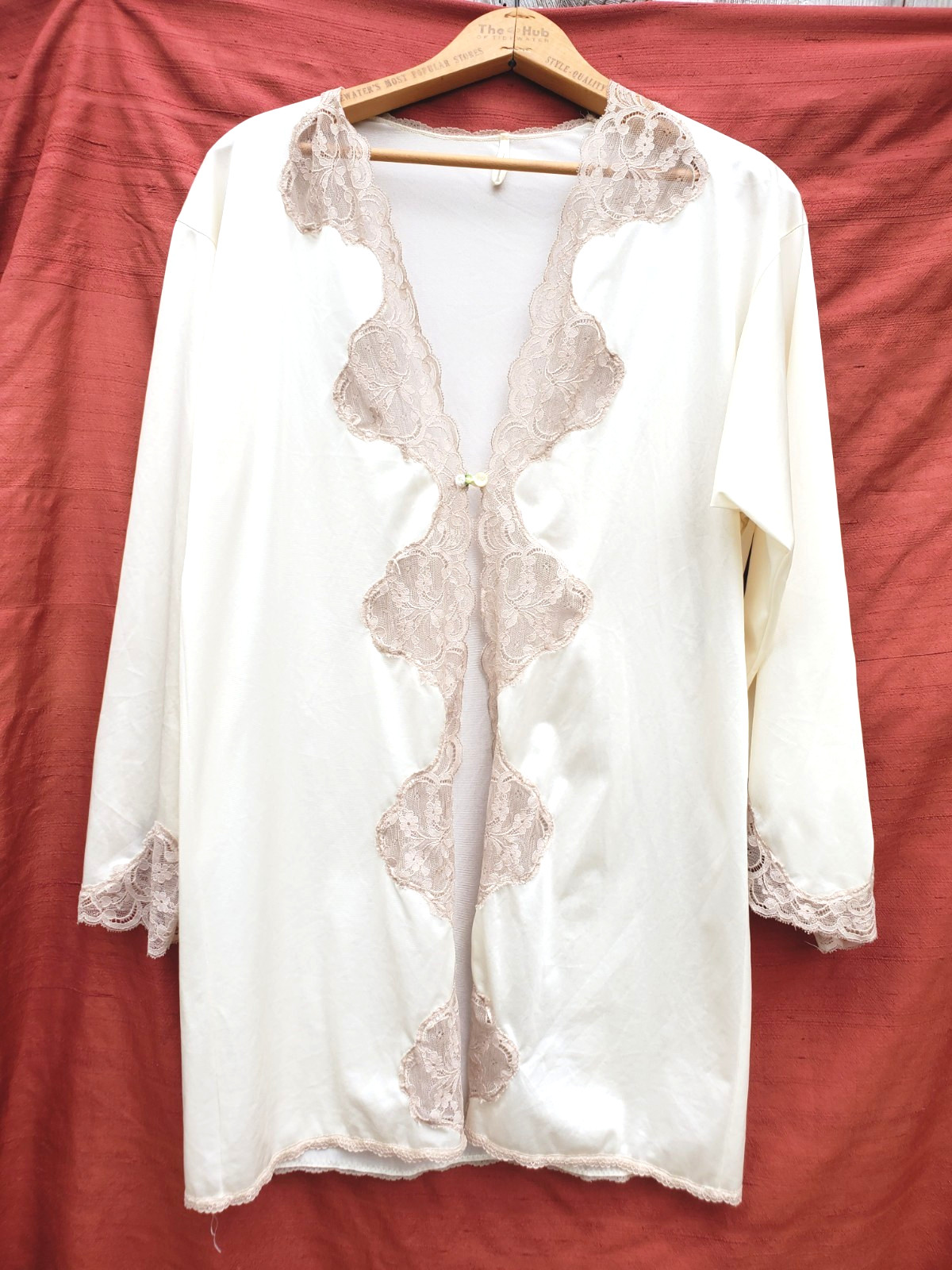 Vintage 60’s Flair short robe negligee size S ILGWU union made IVORY lace