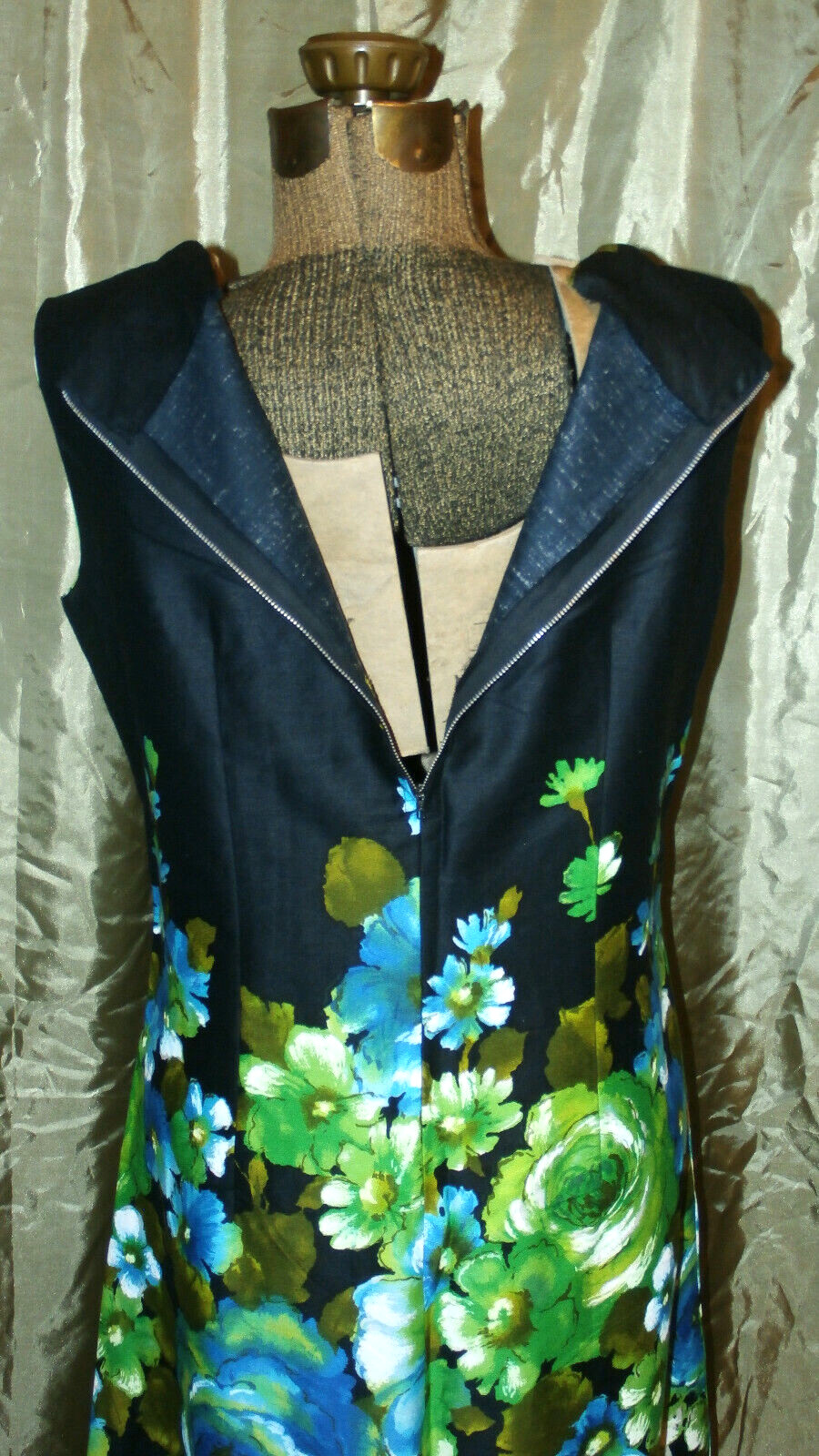 EUC Vintage Sz 40″ bust M Black Home Made Sleeveless DRESS Big Aqua Floral