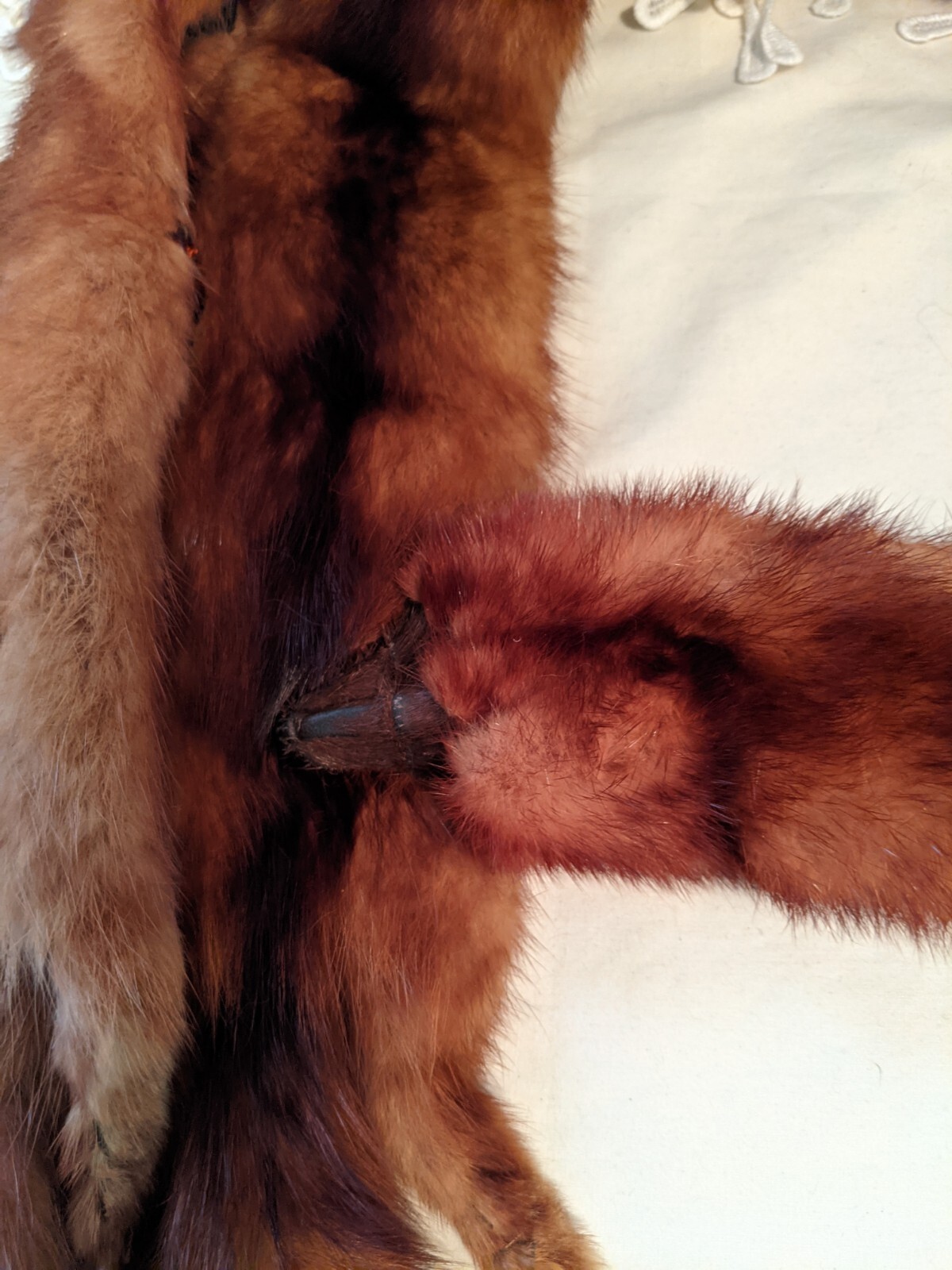 Vintage 6 Pelt Mink Fur Stole Scarf Shaw 44 inches Long Mouth Clasp Or Button