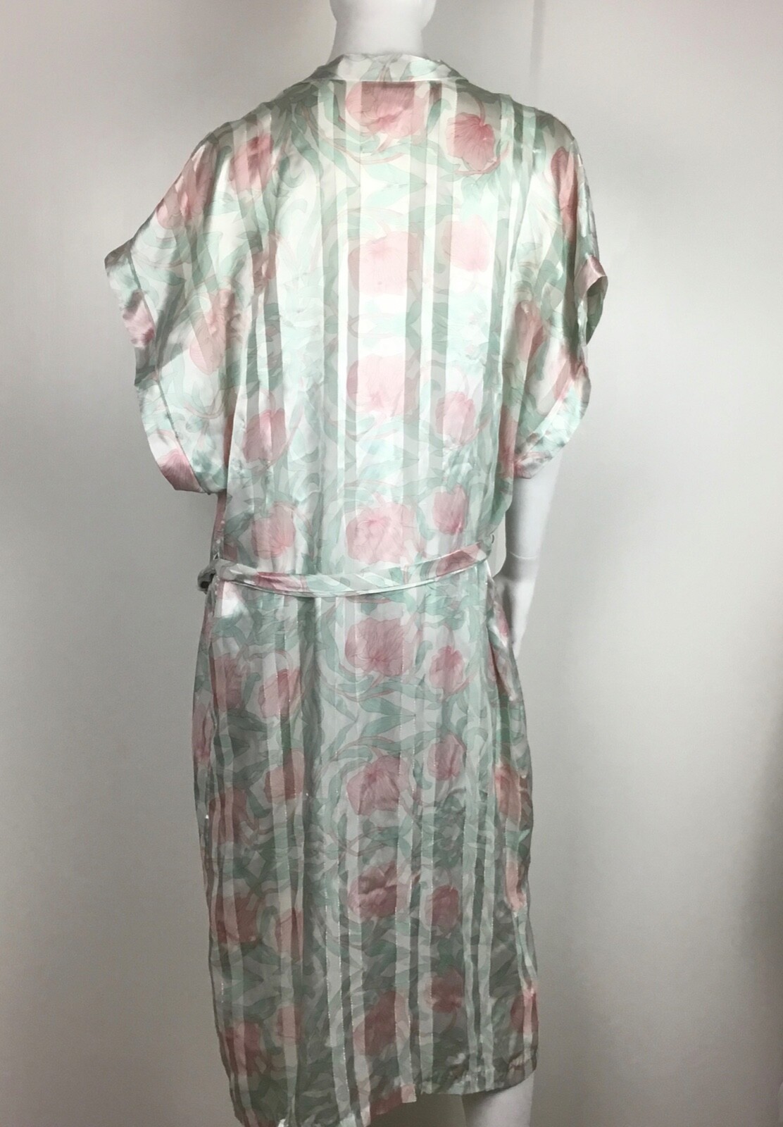 Lucie Ann II Vintage Satin Floral Robe Size Medium Nightware Lingerie Robe