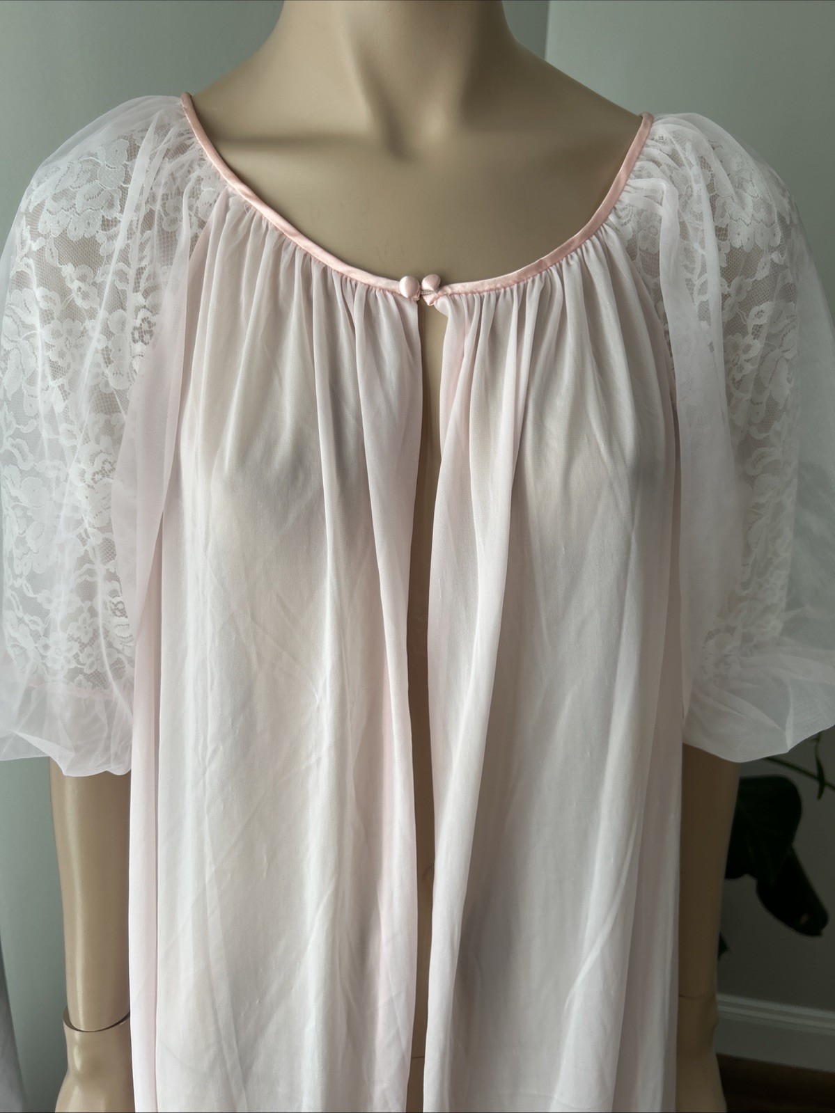 Vtg Vanity Fair Nylon Pink Peignoir Robe Chiffon Lace Puffy Sleeves Sz 34