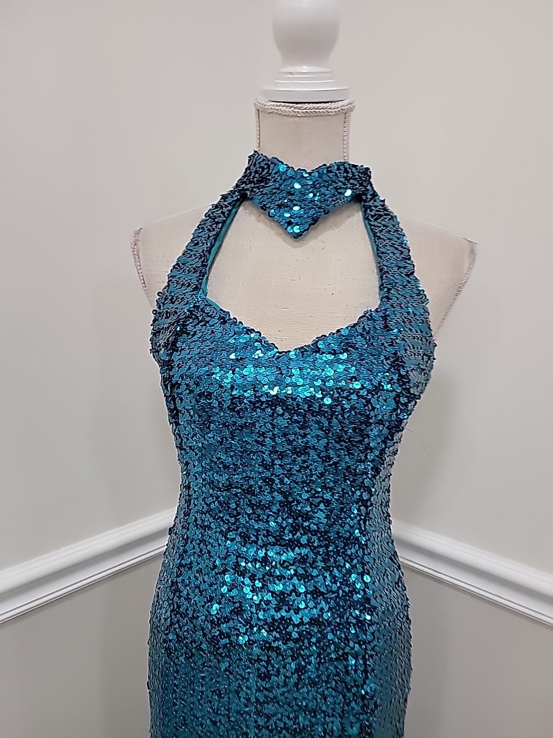 80s Turquoise Sequin Halterneck Evening Gown/Figure-Hugging Maxi Dress/ Cocktail