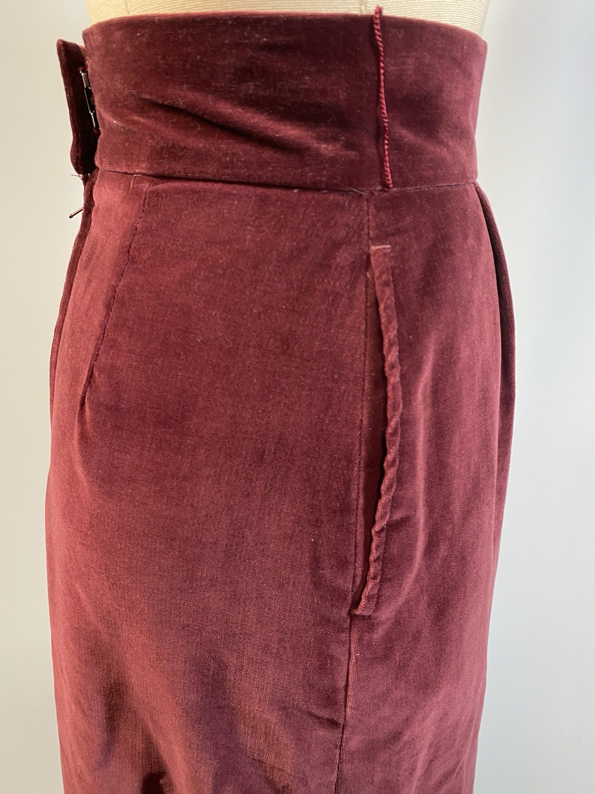 Vintage Skirt Suit Women’s SIZE EXTRA SMAL XS 5 red velvet 70s 80s VINO DE CASA