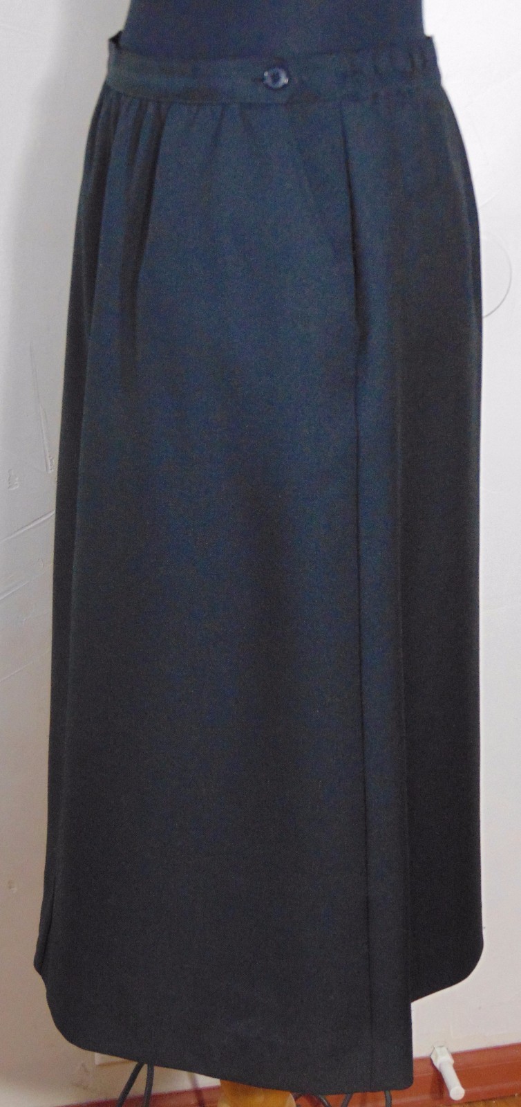Haberdashery Is Personal Vintage Women’s Black Knee Length A Line Skirt Size 14