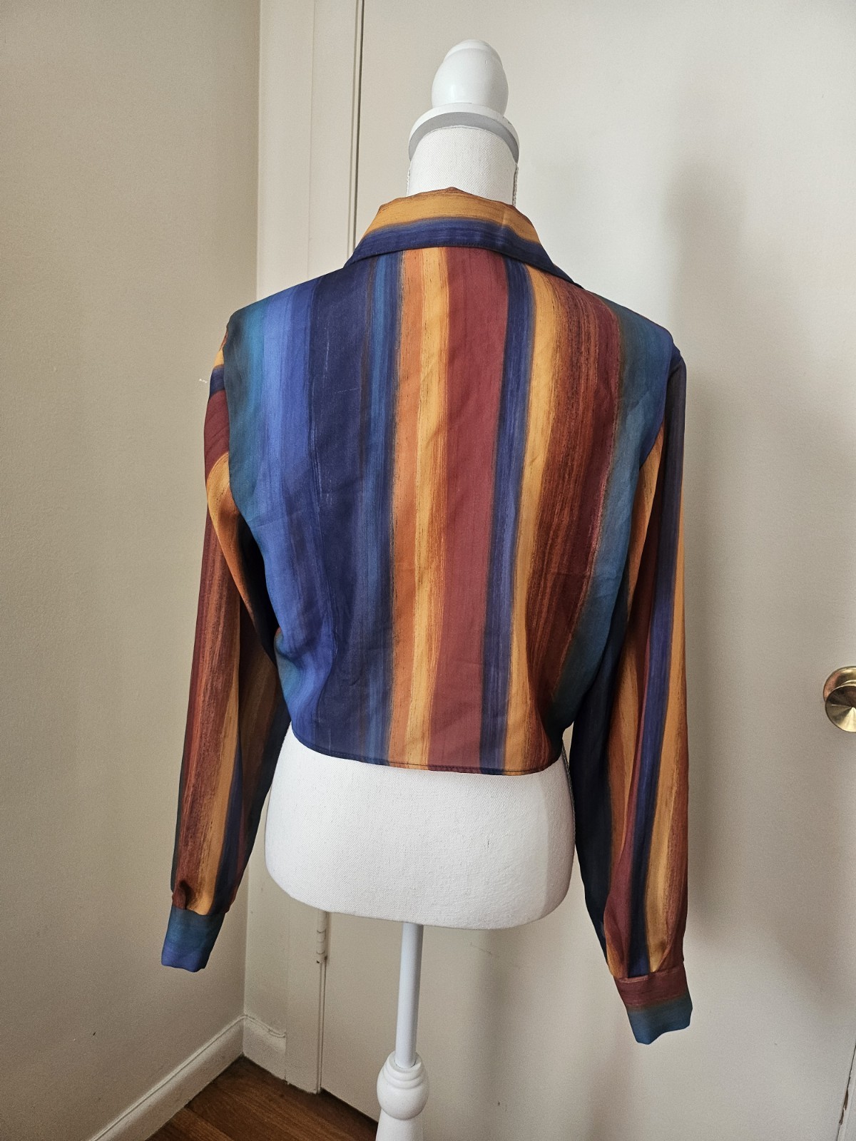 90s anxiety cafe crop collared long sleeve button-up medium