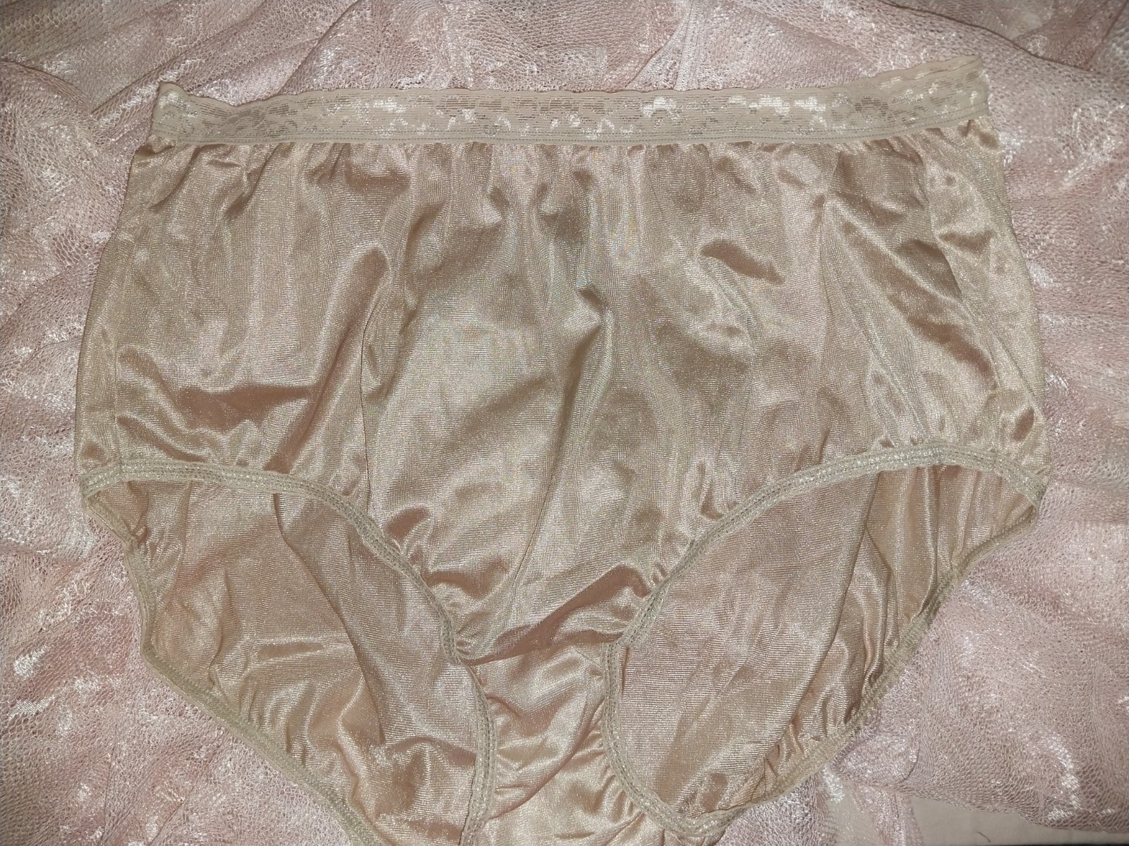 VTG SILKY NYLON HANES LACE WAIST PANTIES SHIMMERY SEMI SHEER SZ 11 48″ NEW