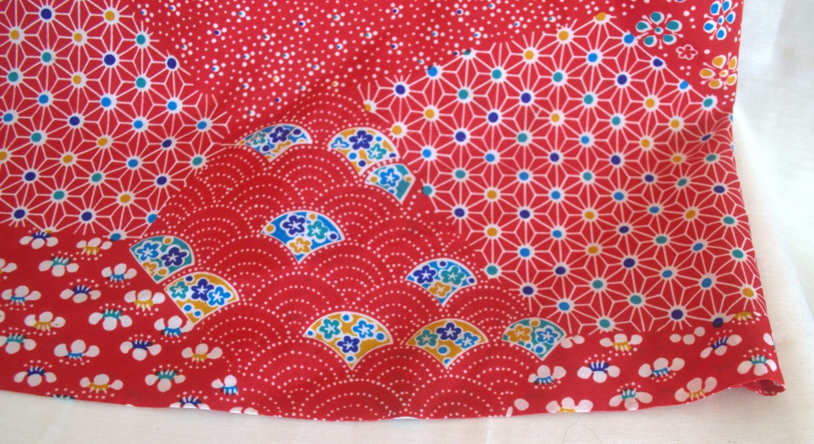 Free ship! Vintage 1960’s women’s red cap sleeve shirt Asian inspired polyester