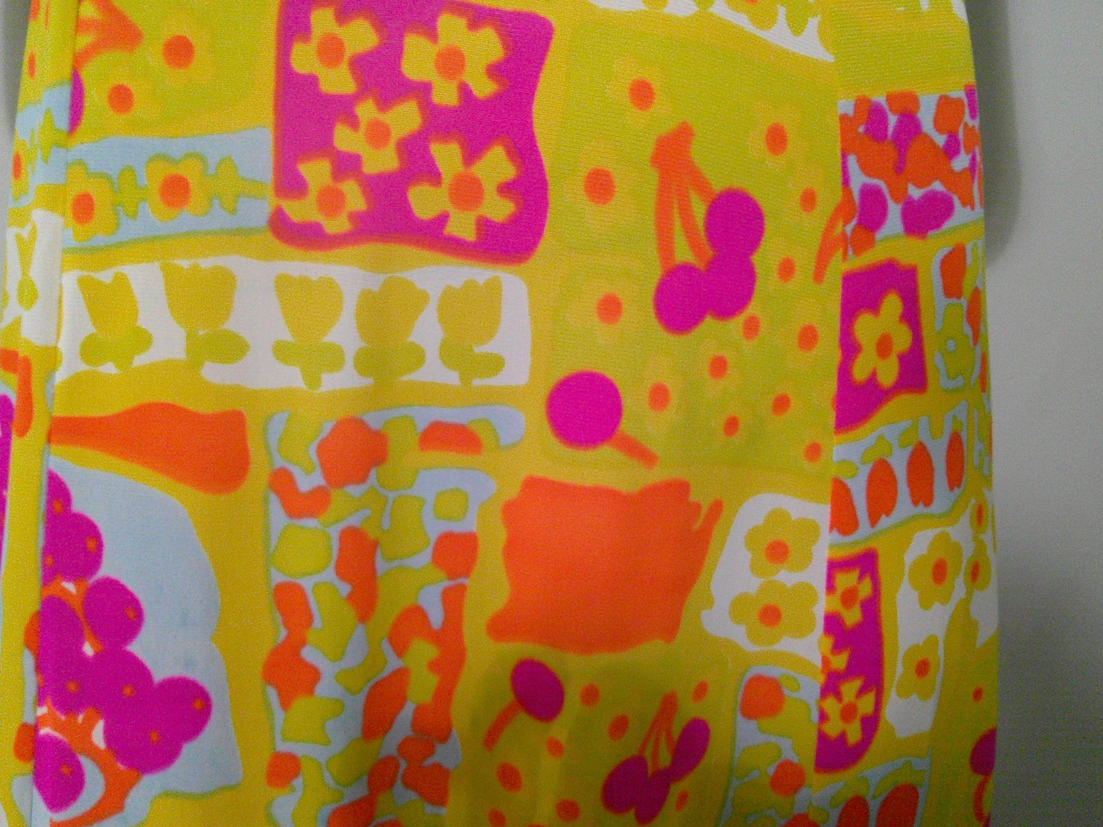 Vtg 60’s MOD Formfit Rogers Silky Slinky Nylon Keyhole Nightgown POP ART Print S
