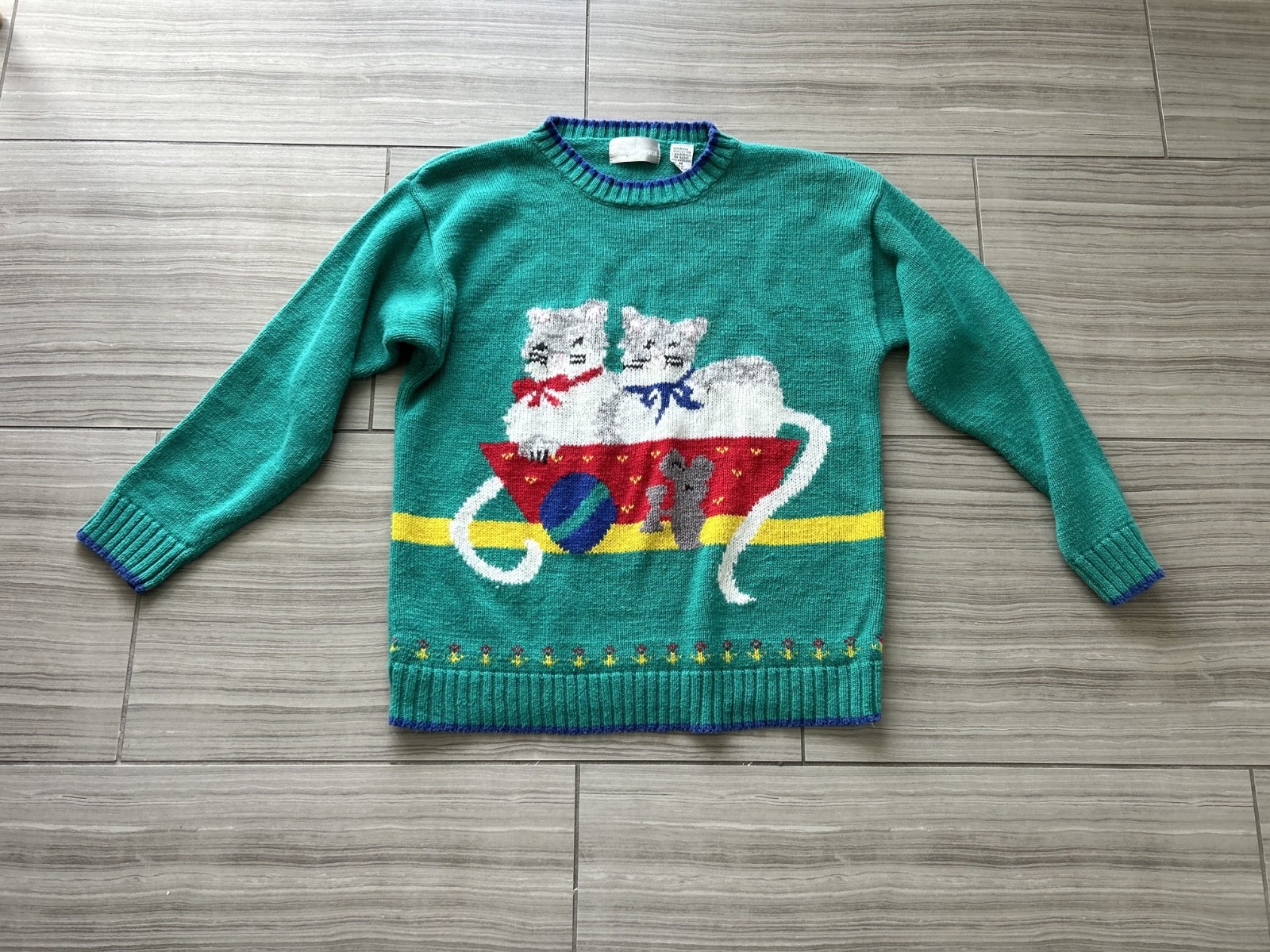 Vintage 90s Knit Sweater Cat Graphic Green Crewneck Cottagecore Kitten Mouse