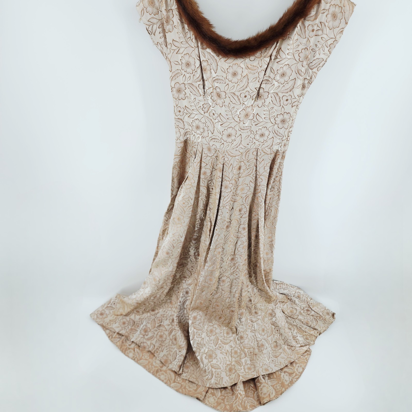 1950 BROCADE CHAMPAGNE FLORAL HI LOW GOWN MINK FUR COLLAR TAUPE GOLD DRESS XS-S
