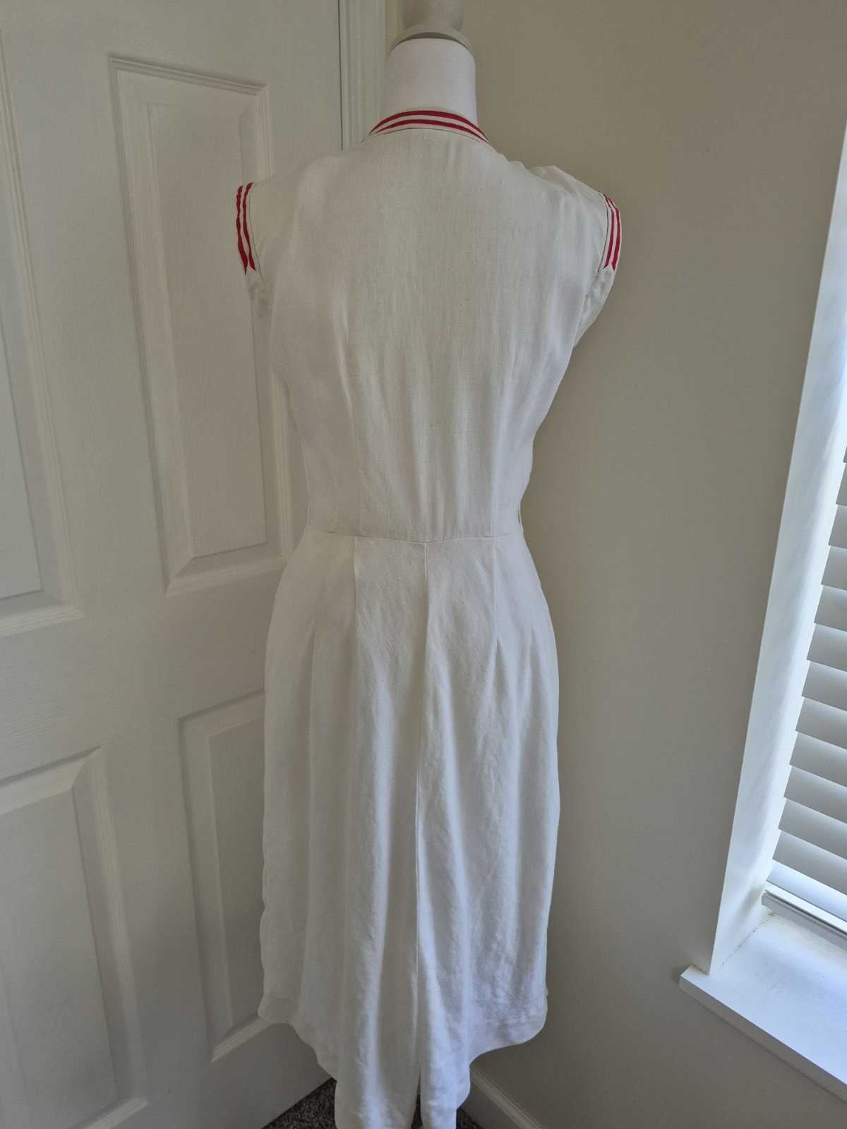 Vintage 40s / 50s White Linen Day Dress – Red Piping Trim & Button-Front – XS/S