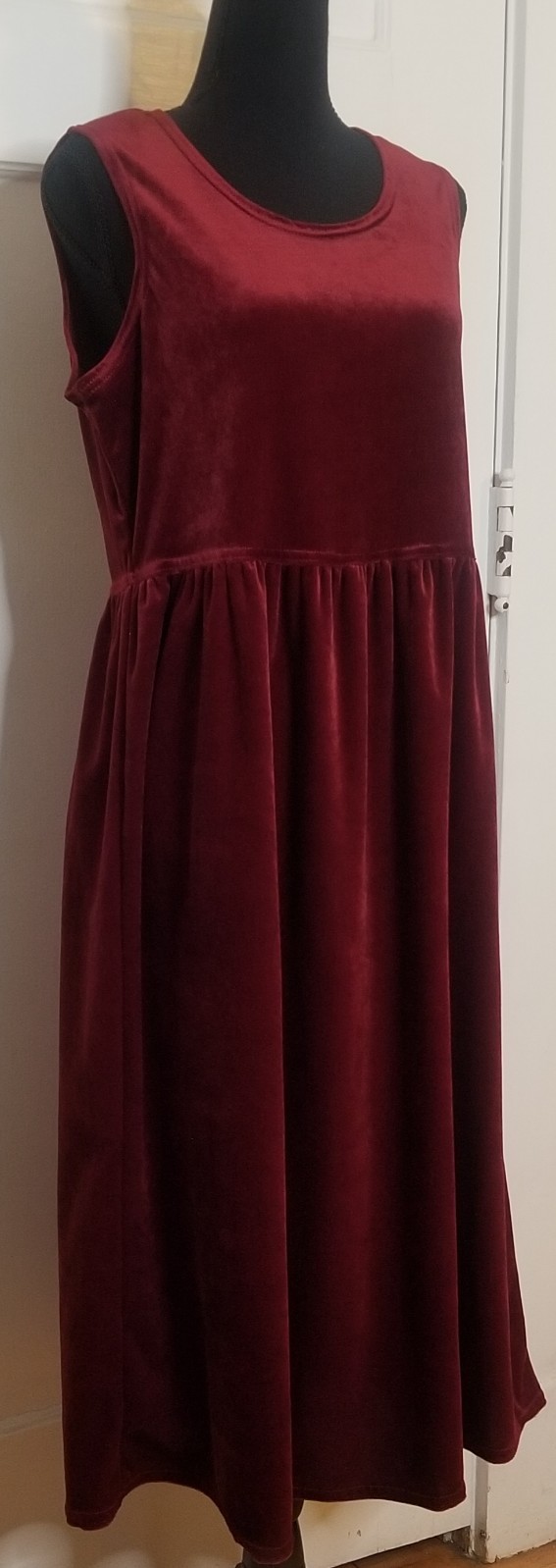 VTG Studio Ease Dark Red Women’s Size PM Renaissance Empire Waist Velvet Dress