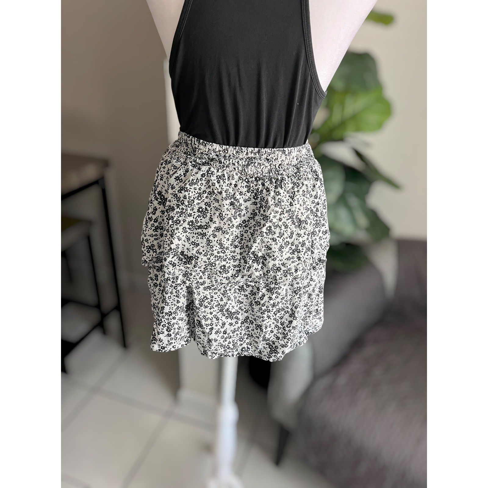 Old Navy Floral Tiered Ruffle Skirt Size L 10-12