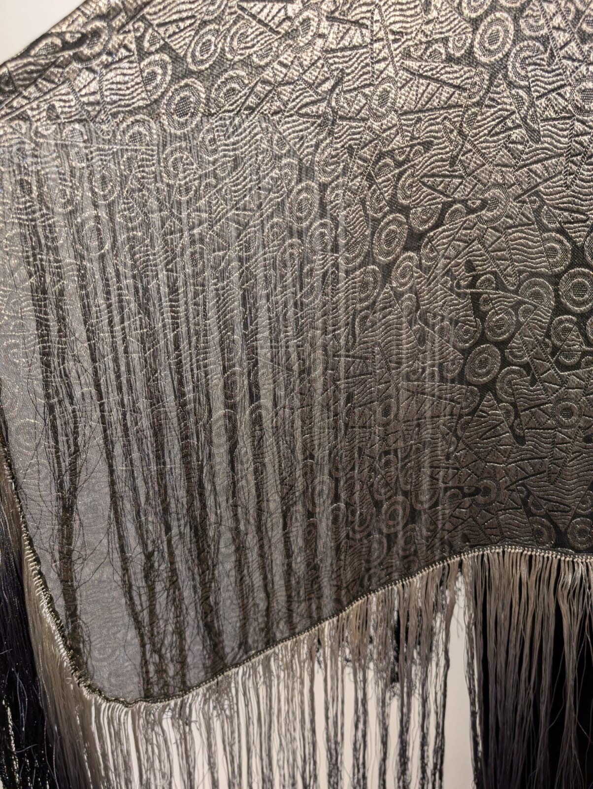 ART DECO 1920’S METALLIC SILK LAME SHAWL FOR DRESS W OMBRE FRINGE