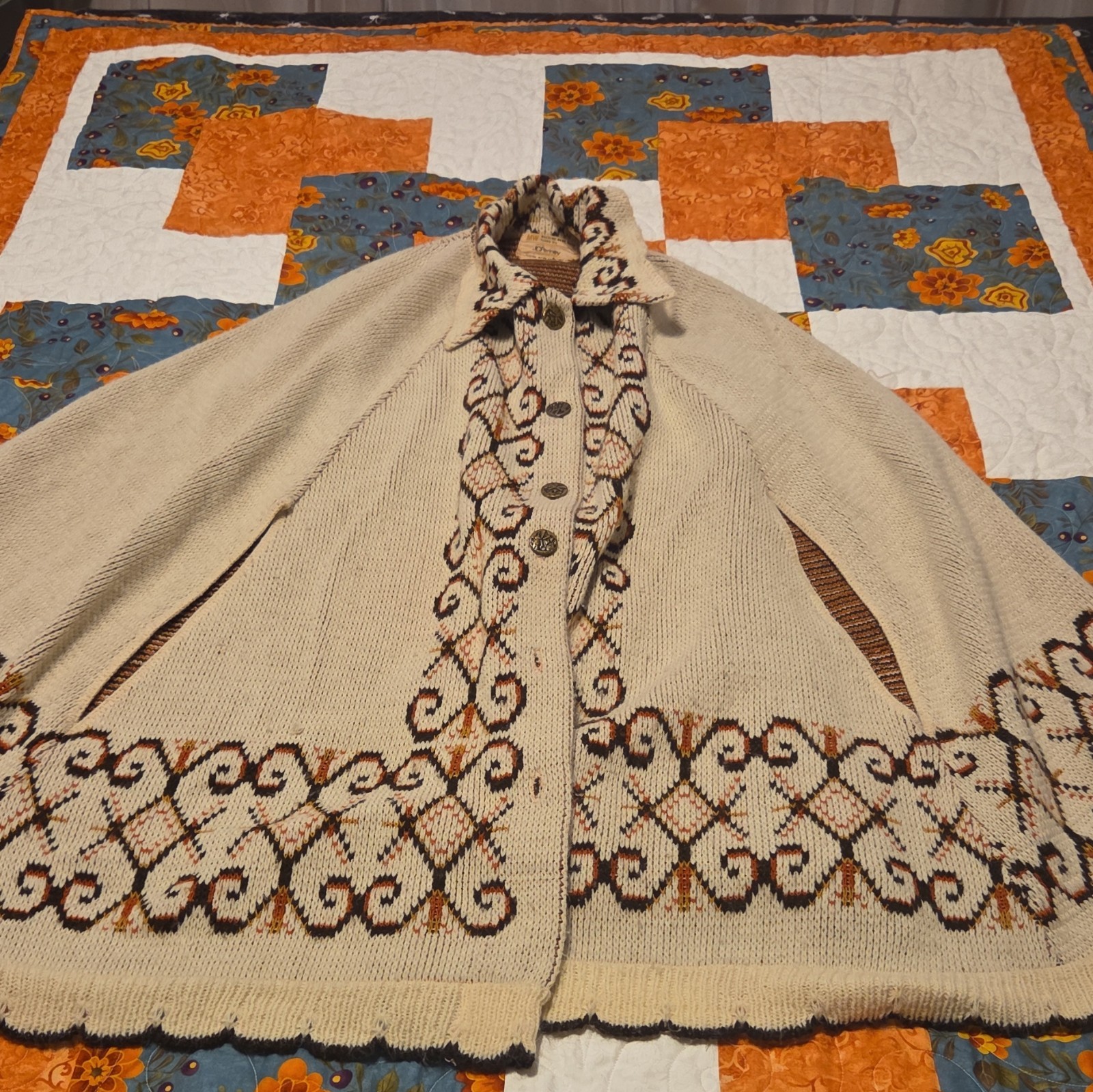 Vintage 1970s JCPenney Button up Cape