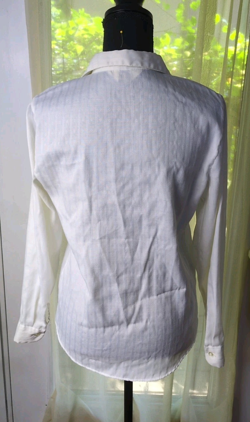 VTG Women’s S/MSears The Fashion Place White Pleated Front Long Sleeve Button Up