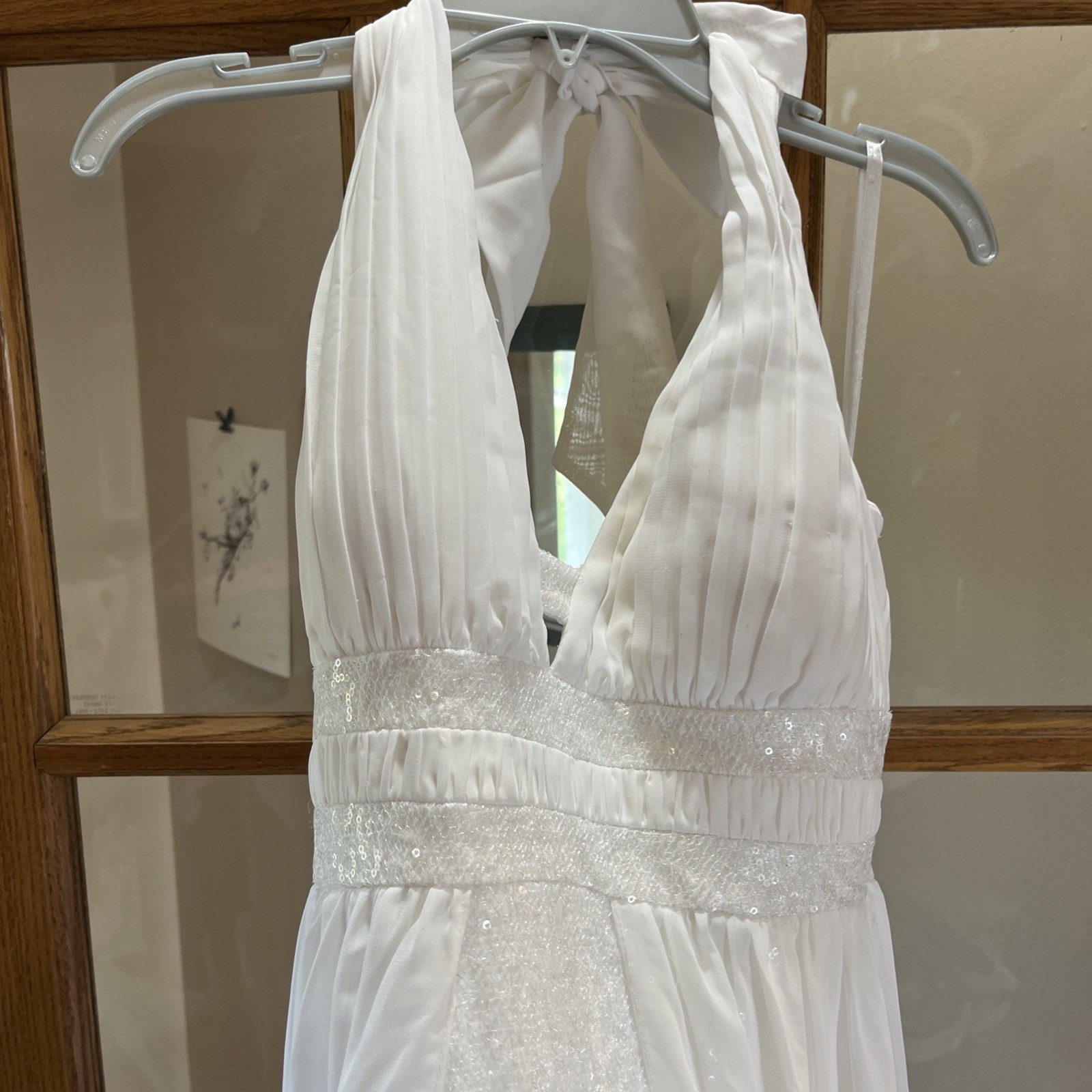 White Halter Neck Sleeveless Full-Length Wedding Dress 9/10 prom homecoming