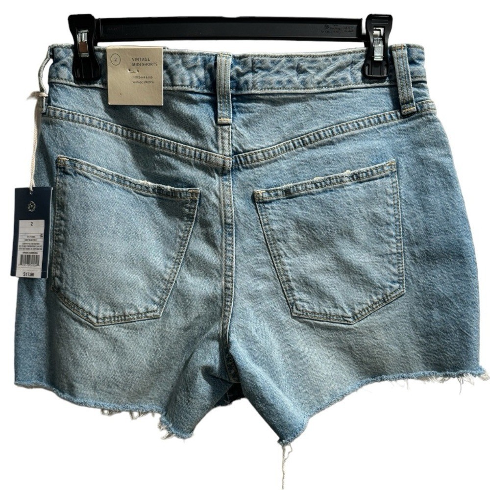 Universal Thread NWT Vintage MIDI Shorts, size 2/26R, Button -Fly Distressed