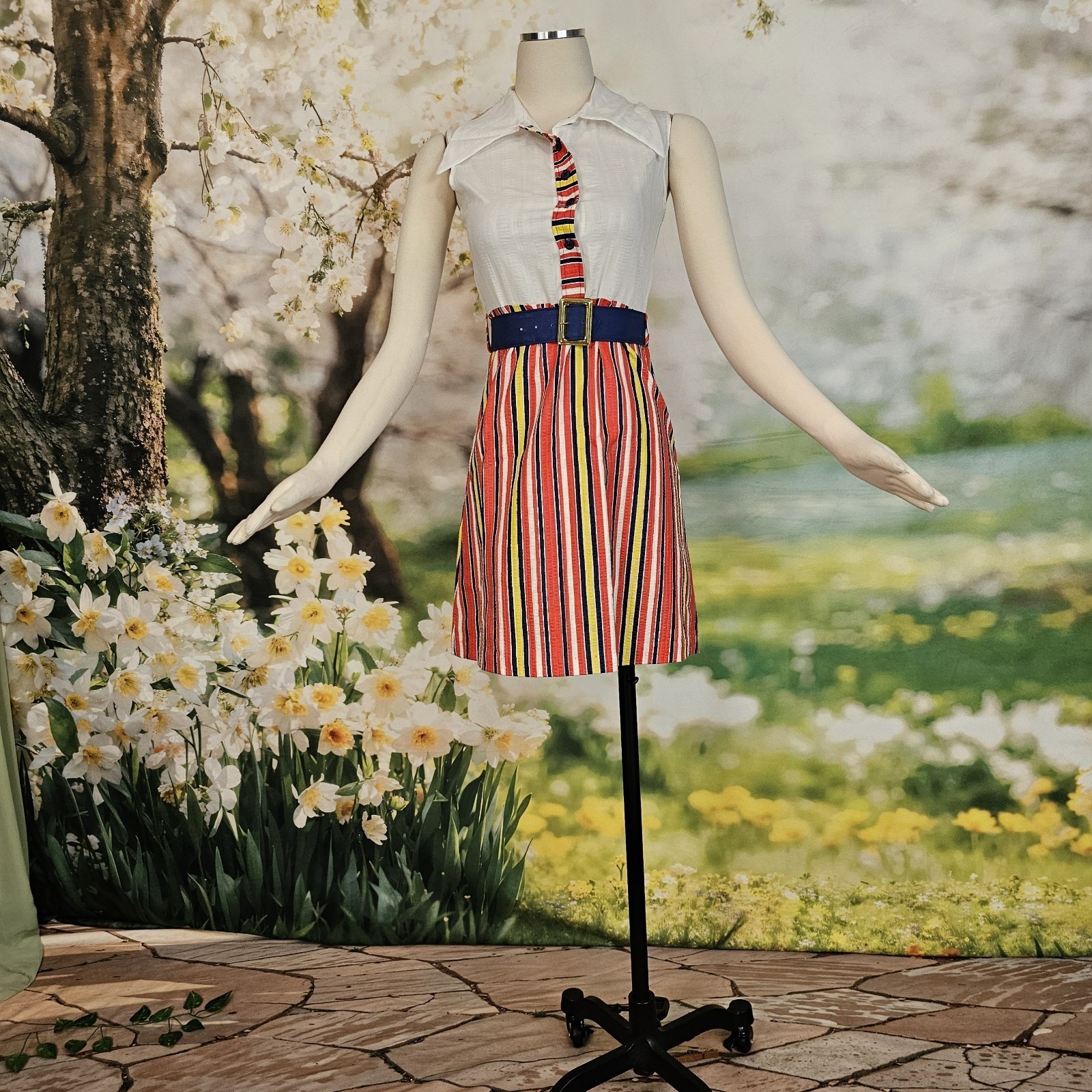Vintage 1970s Dress Sleeveless Minidress White Button Up Pointed Collar Striped