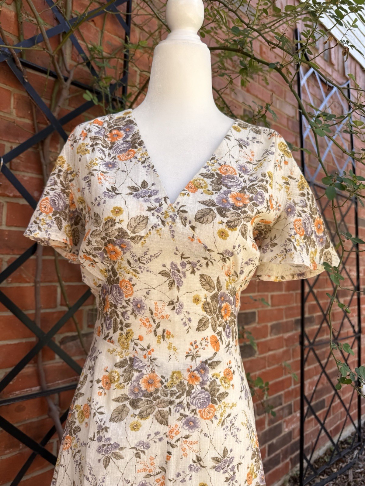 Vintage 1970s Spring Floral Maxi Boho Dress Flutter Sleeves & Tie Waist Size S