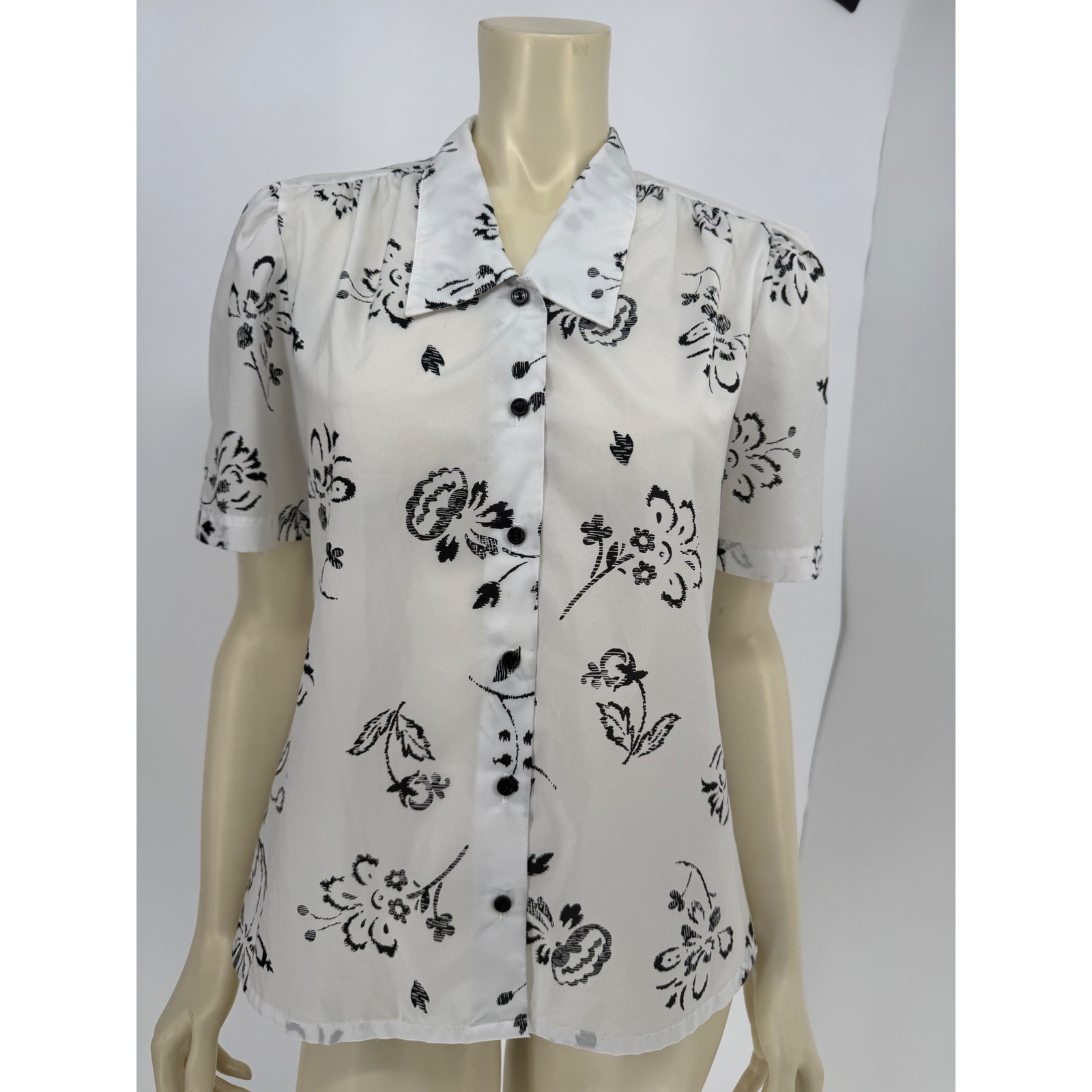 Vintage Judy Bond 1970s Short Sleeve Top White with Black Floral Print Sz 12