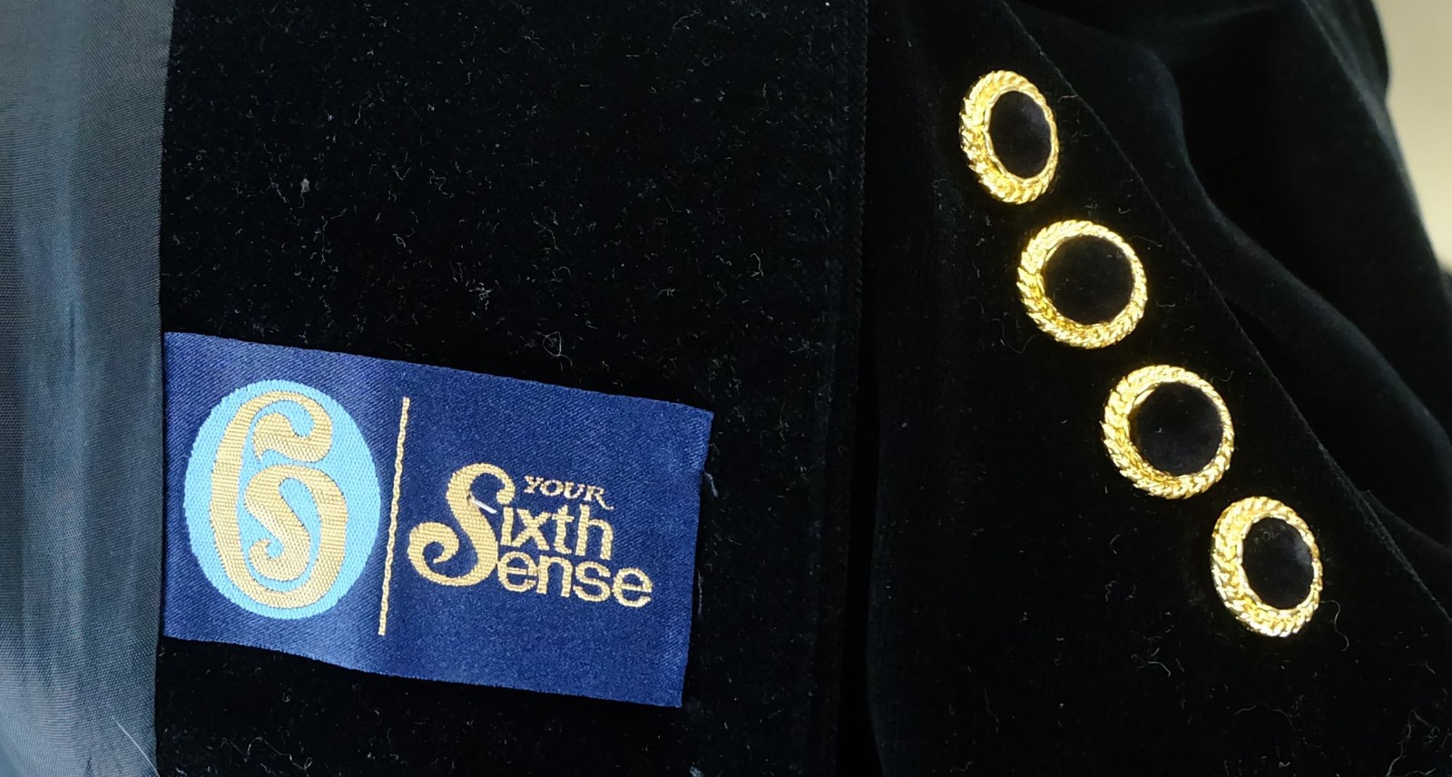 long black vintage VELVET BLAZER with gold buttons size 38 your sixth sense