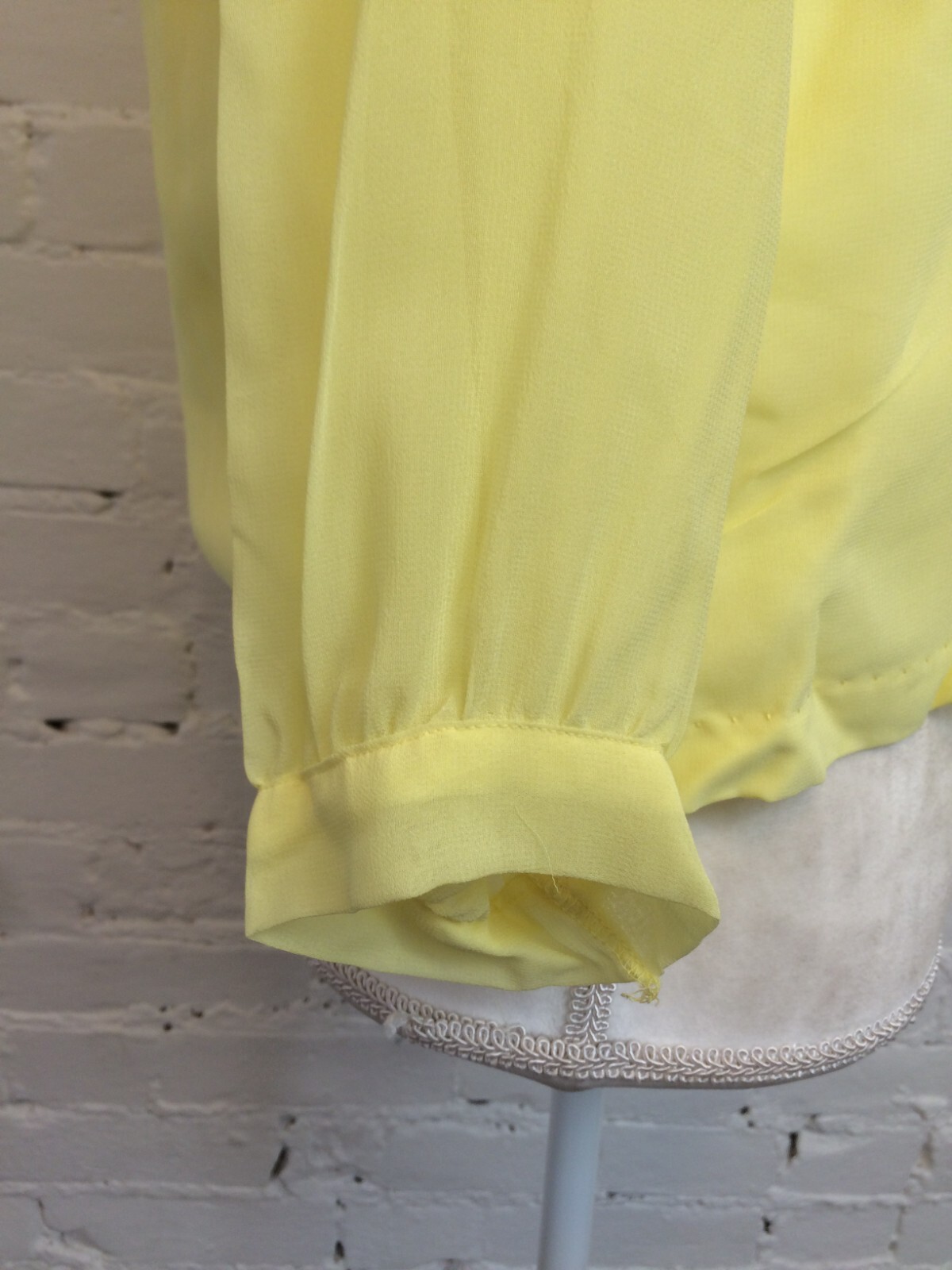 Collegiana vintage 60s 3/4 sleeve tie neck crepe blouse yellow small secretary