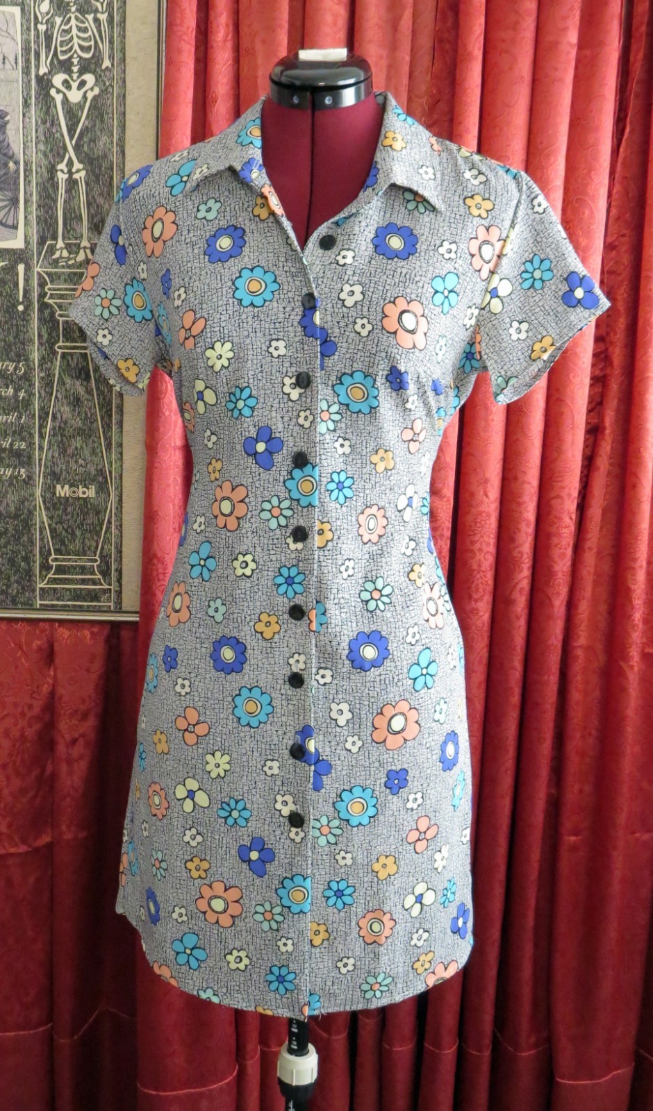 Vintage 1990s Black and White Mod Retro Floral Mini Shirt Dress Small