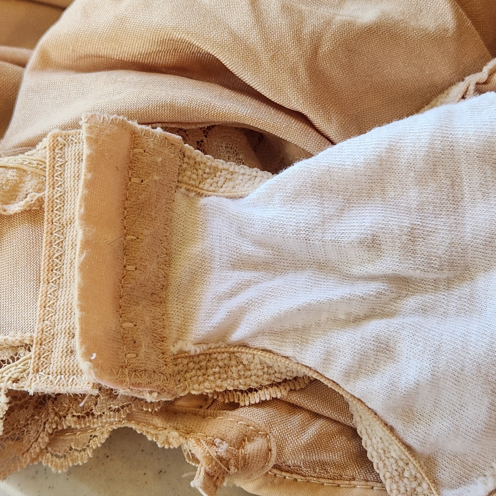 Vtg 80s Shapewear Lingerie Teddy Bodysuit X-Small Size 36 B Beige Satin Lace USA