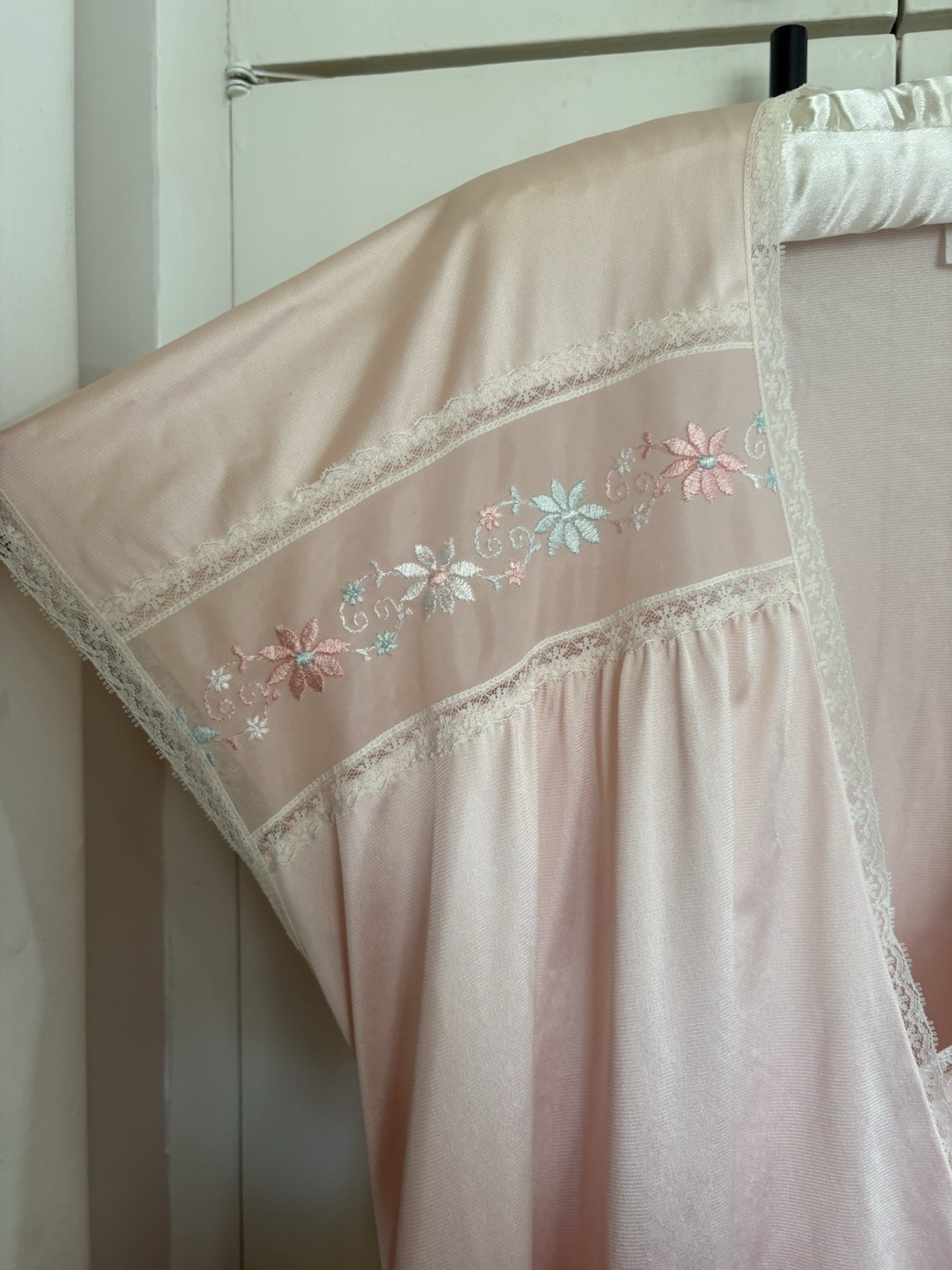 VINTAGE JOLIE TWO Pink Nylon Shiny Satin Maxi Robe Gown Medium M Floral Lace